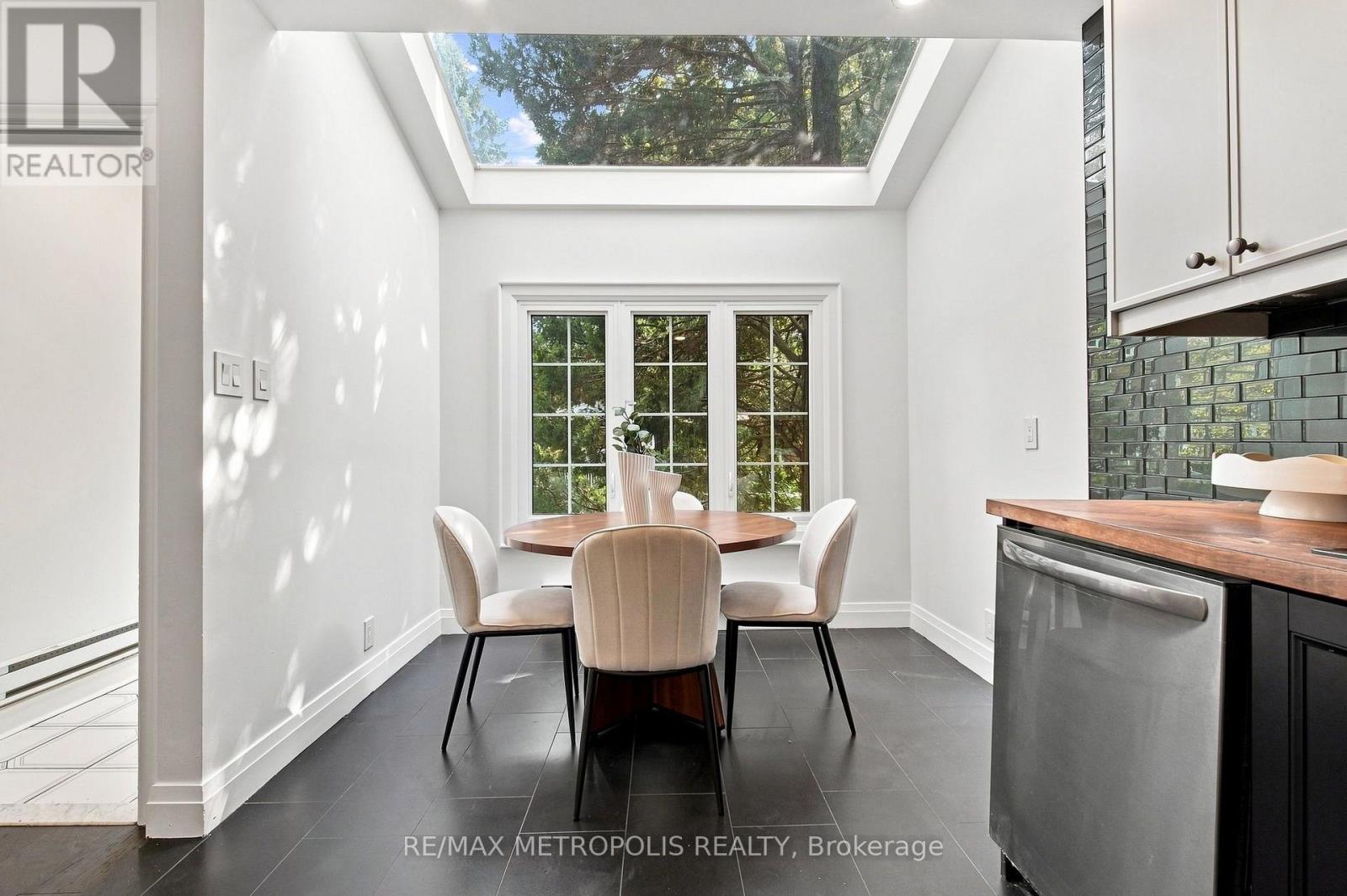 24 Marion Street, Toronto, Ontario  M6R 1E5 - Photo 10 - W13747022