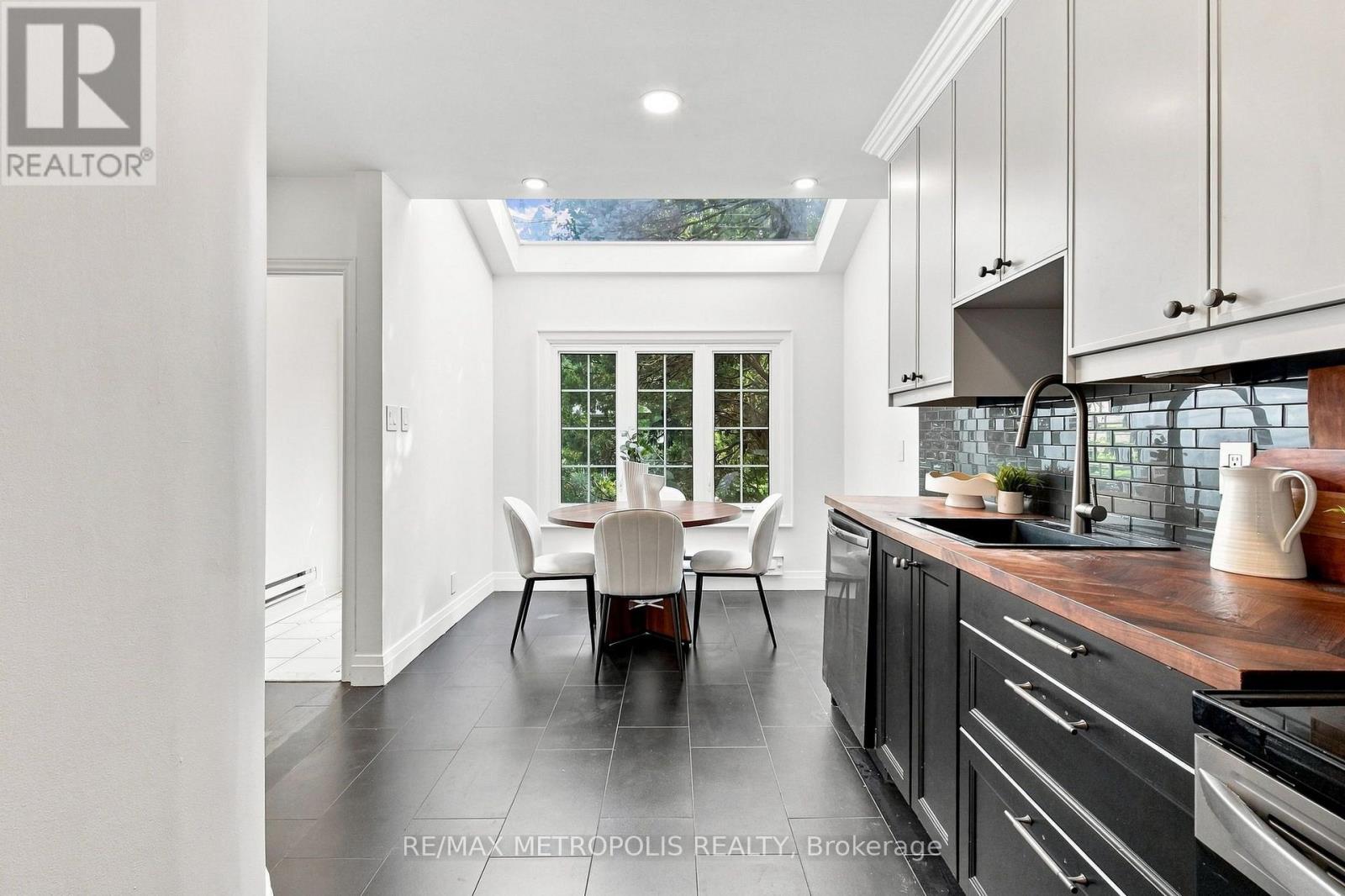 24 Marion Street, Toronto, Ontario  M6R 1E5 - Photo 14 - W13747022