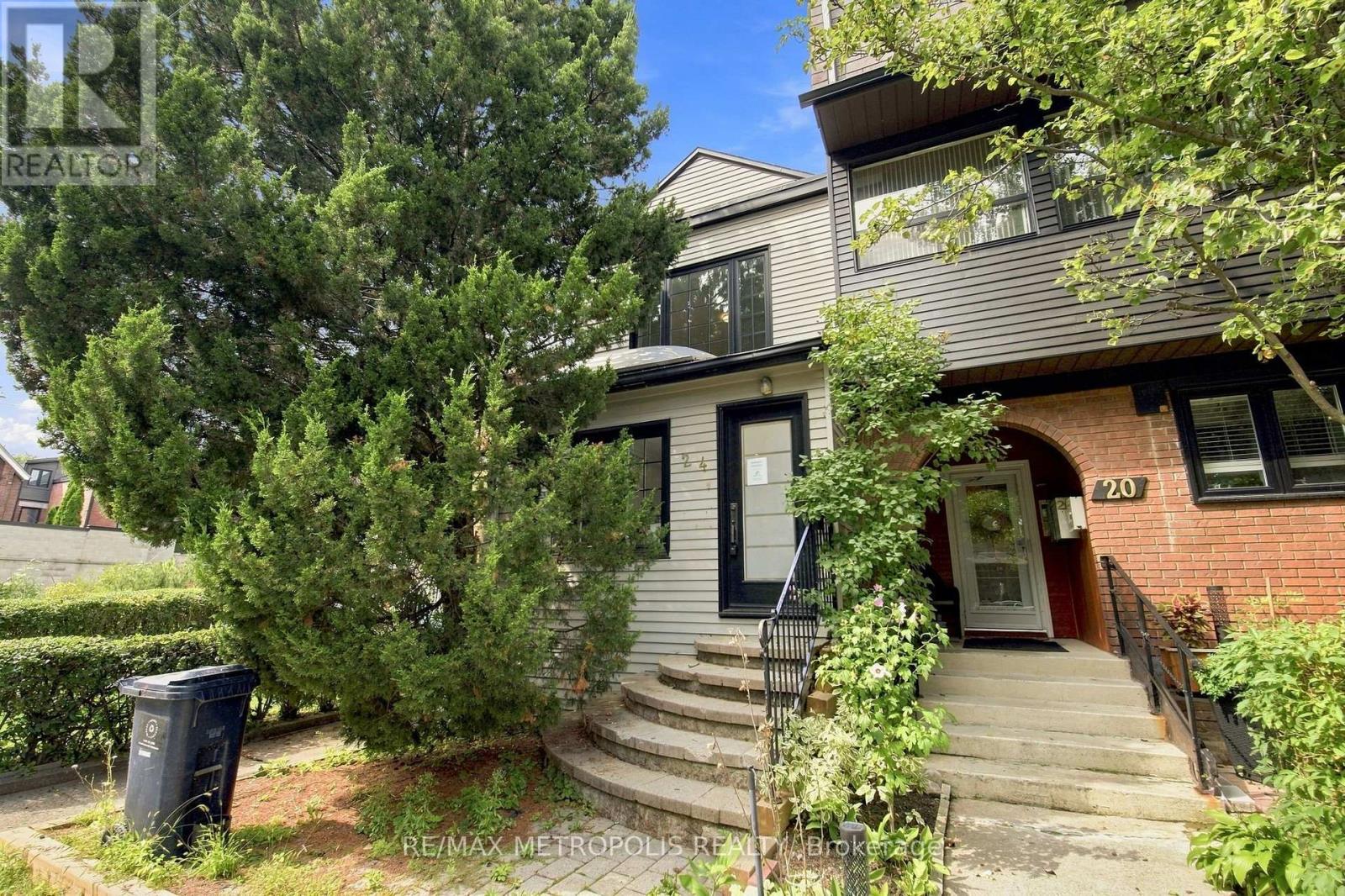 24 Marion Street, Toronto, Ontario  M6R 1E5 - Photo 2 - W13747022