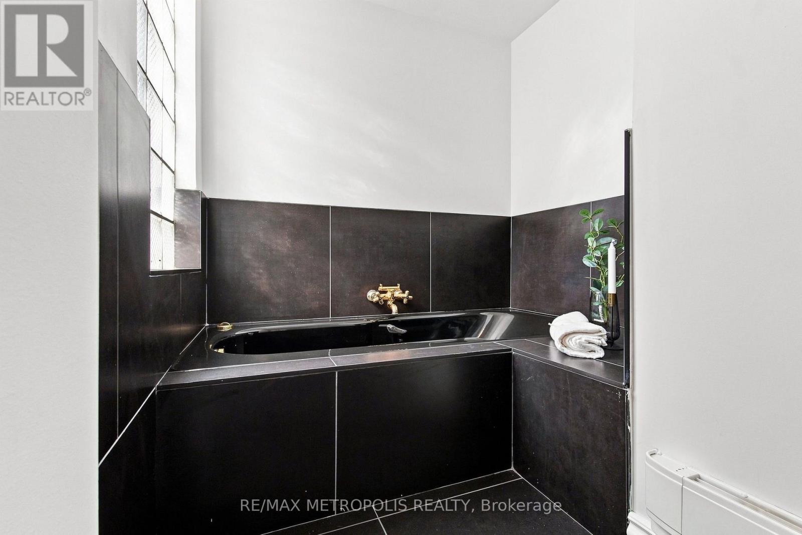24 Marion Street, Toronto, Ontario  M6R 1E5 - Photo 26 - W13747022