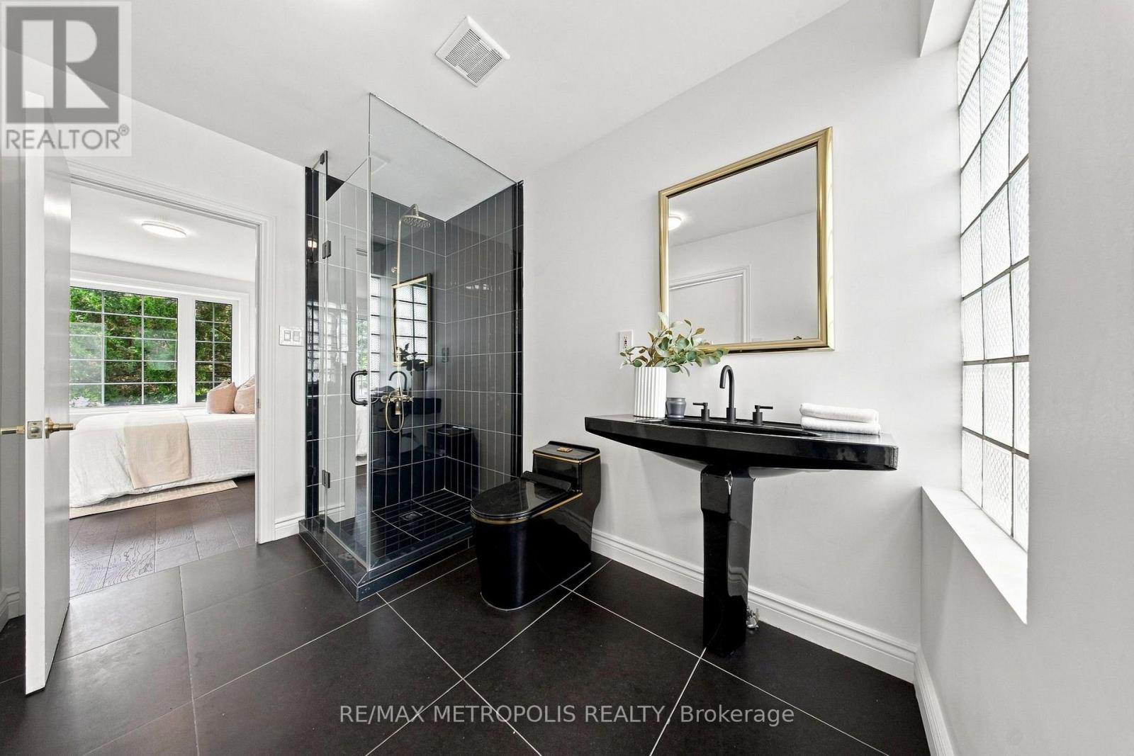 24 Marion Street, Toronto, Ontario  M6R 1E5 - Photo 27 - W13747022