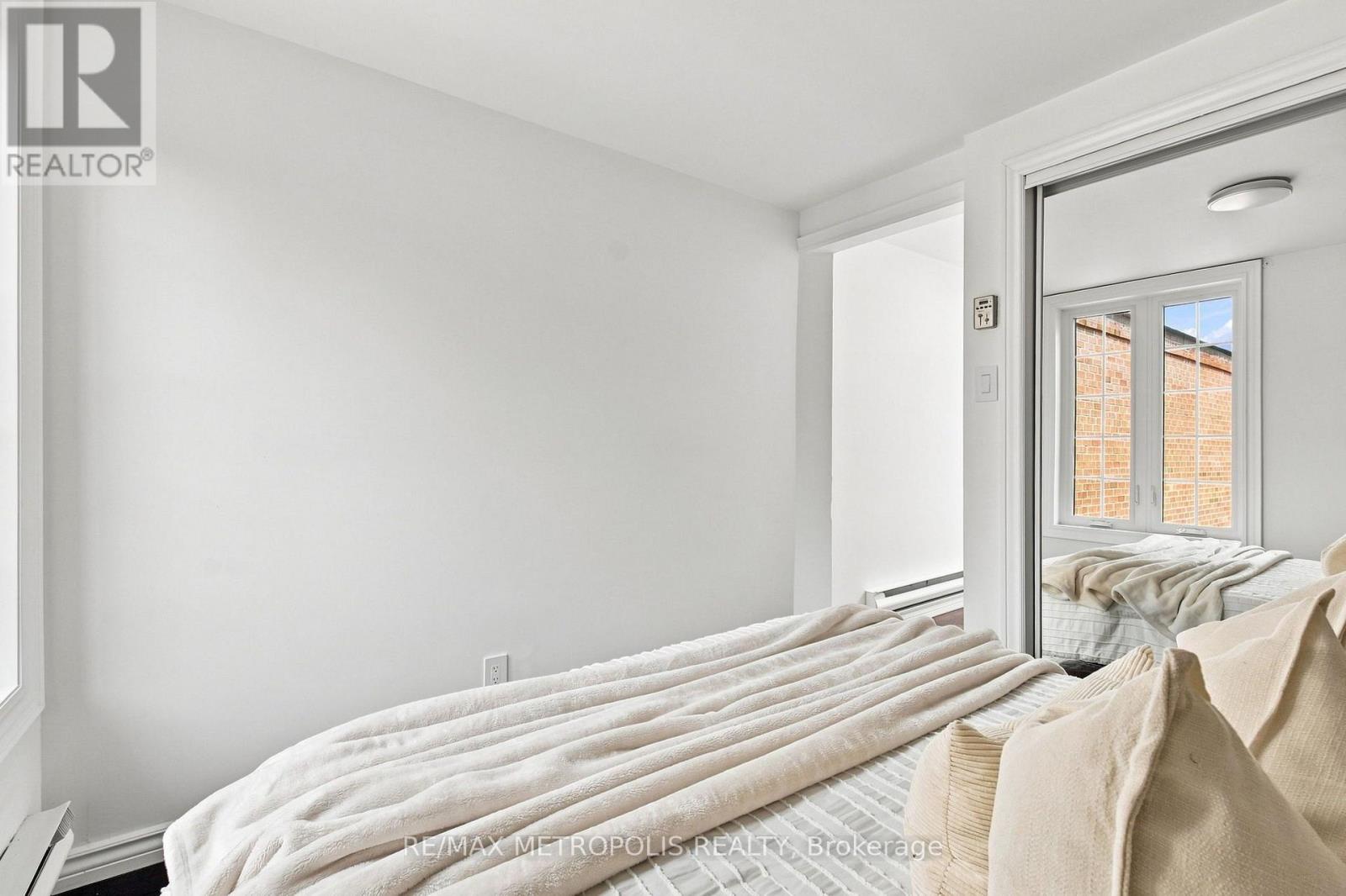 24 Marion Street, Toronto, Ontario  M6R 1E5 - Photo 30 - W13747022