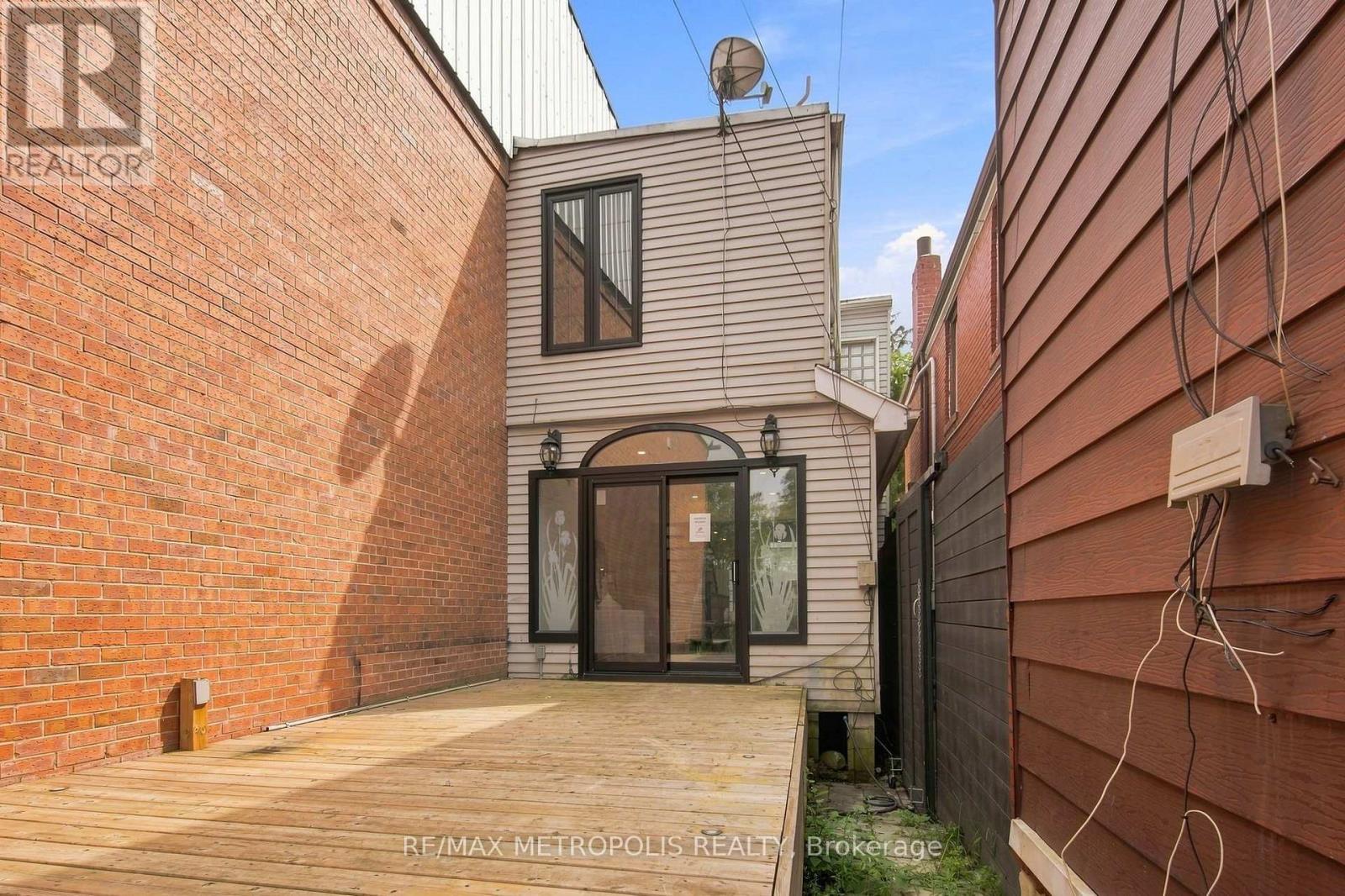 24 Marion Street, Toronto, Ontario  M6R 1E5 - Photo 38 - W13747022
