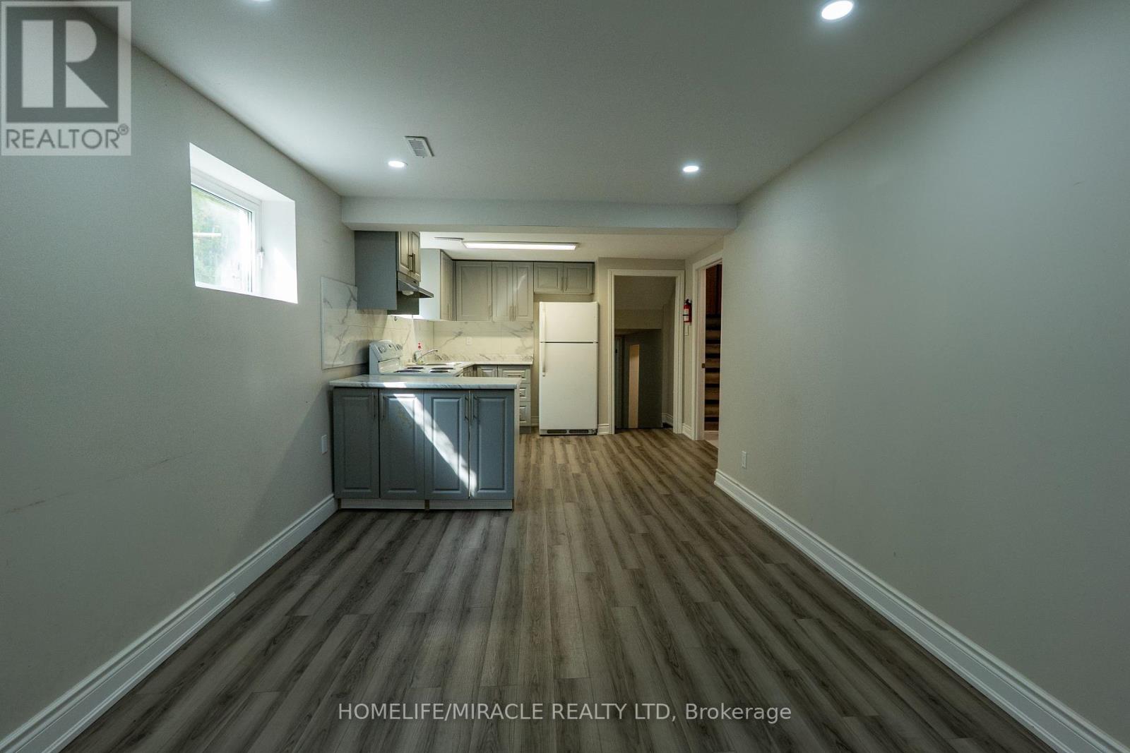 12 Brubeck Road, Toronto, Ontario  M9M 1W7 - Photo 10 - W13747048