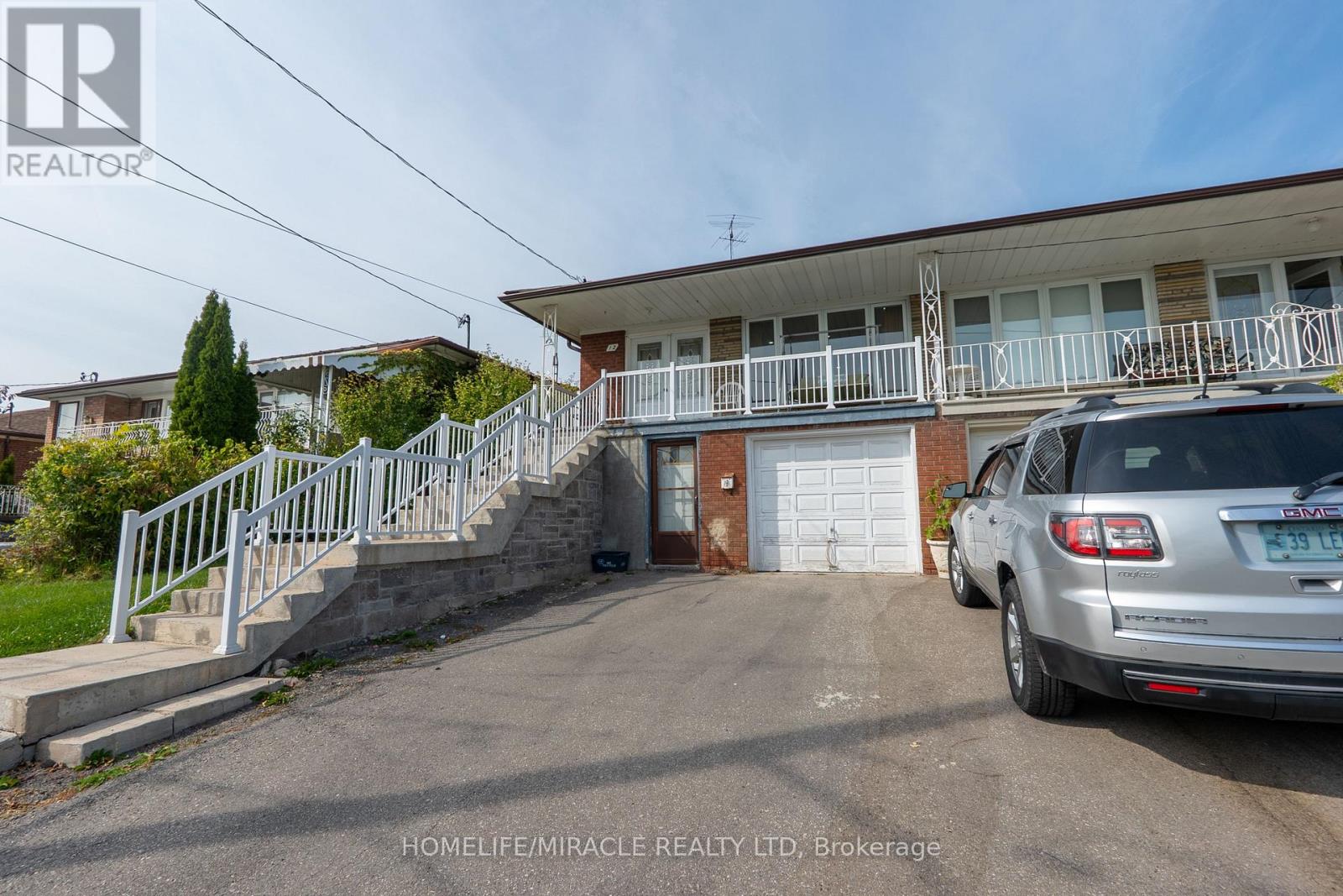 12 Brubeck Road, Toronto, Ontario  M9M 1W7 - Photo 2 - W13747048