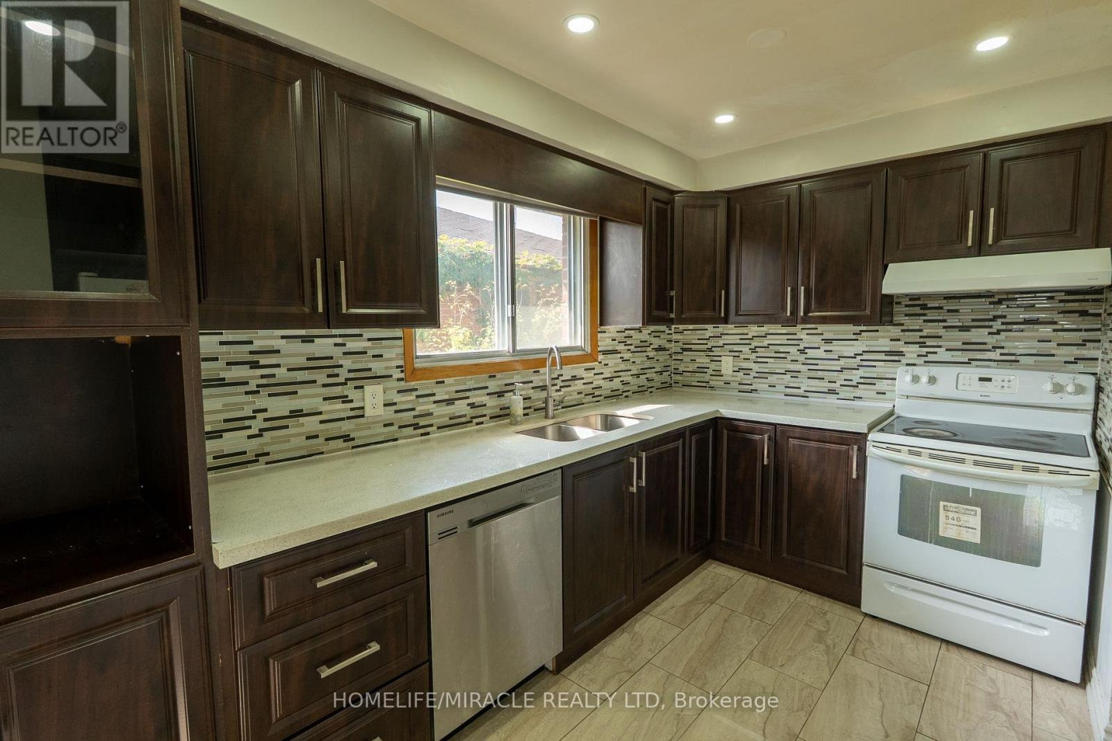 12 Brubeck Road, Toronto, Ontario  M9M 1W7 - Photo 35 - W13747048