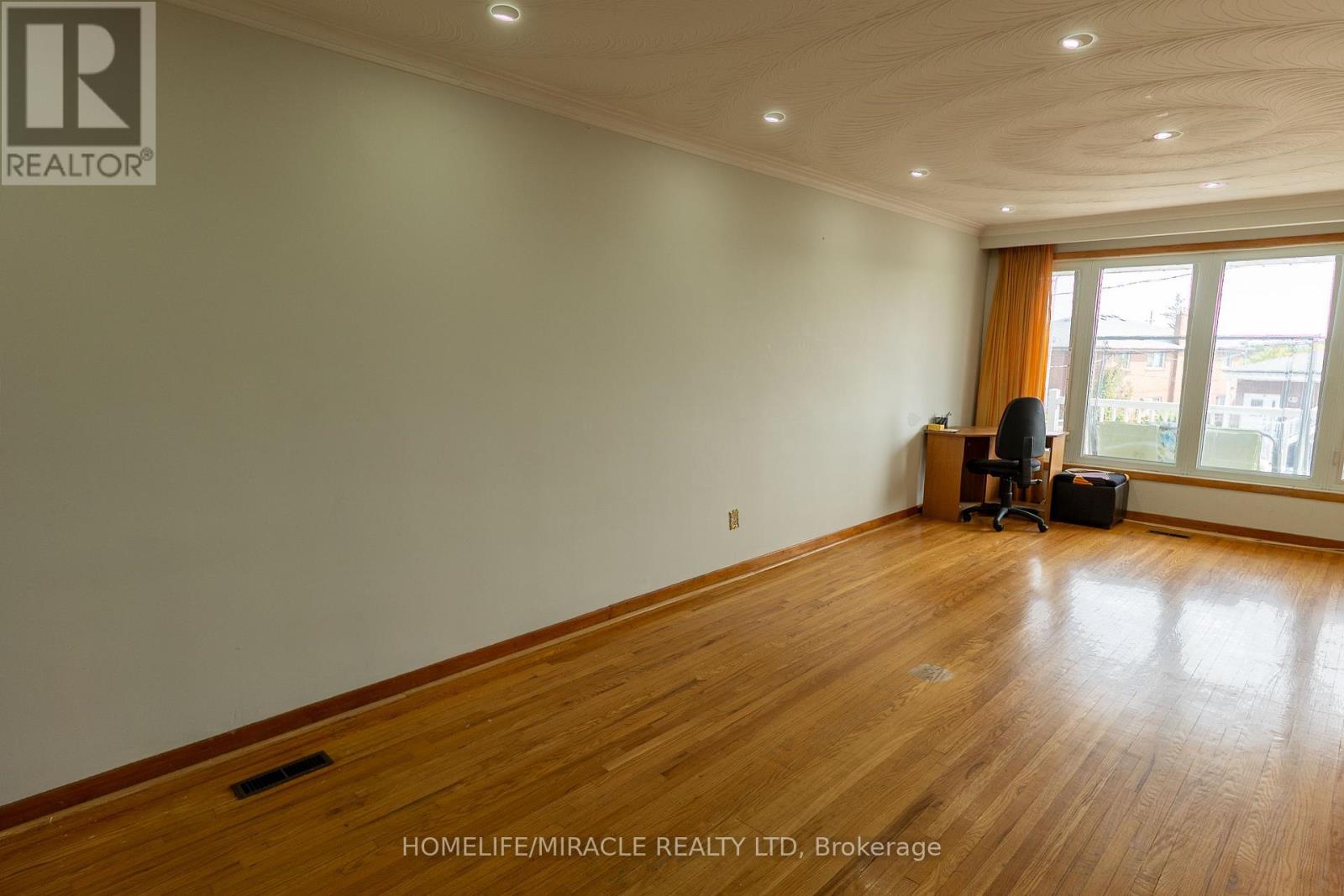 12 Brubeck Road, Toronto, Ontario  M9M 1W7 - Photo 7 - W13747048