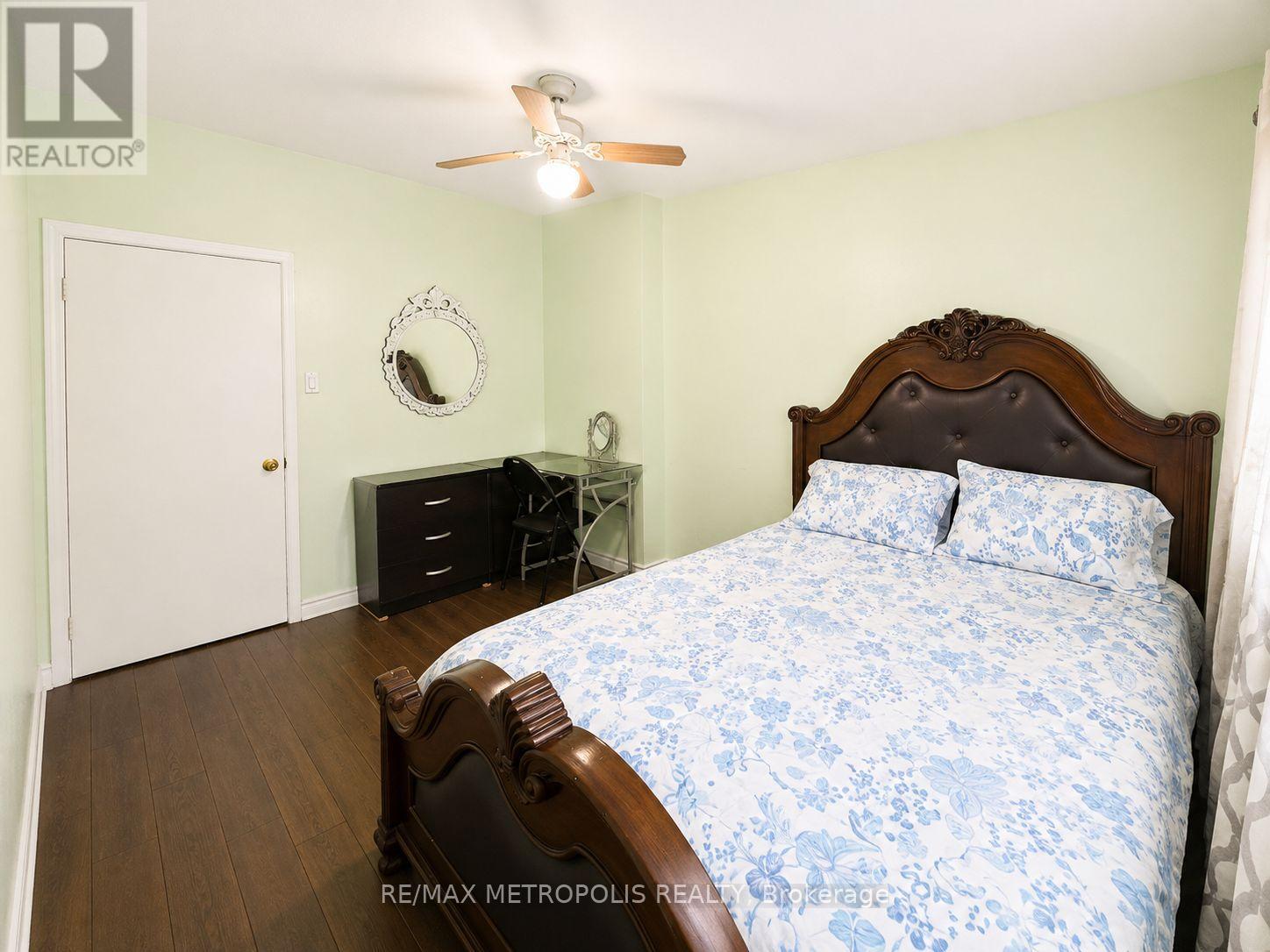 24 Enclave Mews, Toronto, Ontario  M3M 3J6 - Photo 10 - W13747064