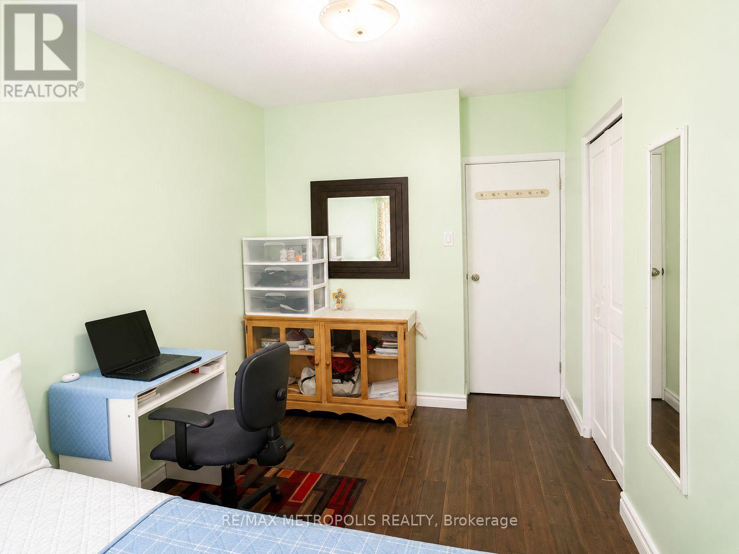 24 Enclave Mews, Toronto, Ontario  M3M 3J6 - Photo 11 - W13747064