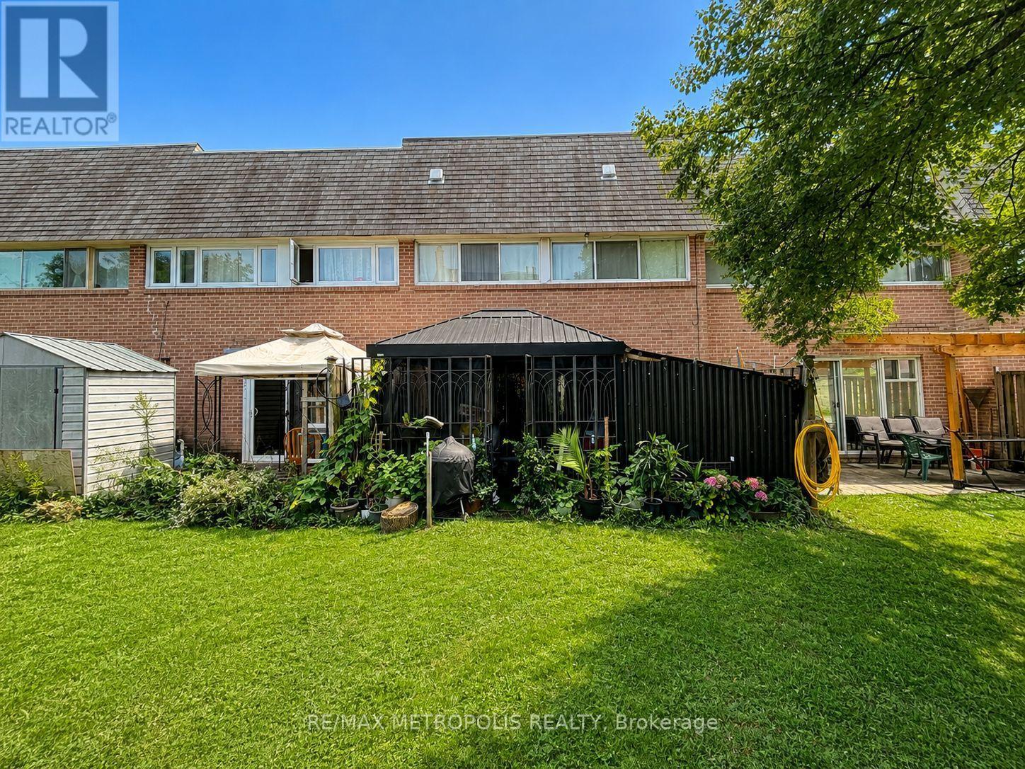 24 Enclave Mews, Toronto, Ontario  M3M 3J6 - Photo 2 - W13747064