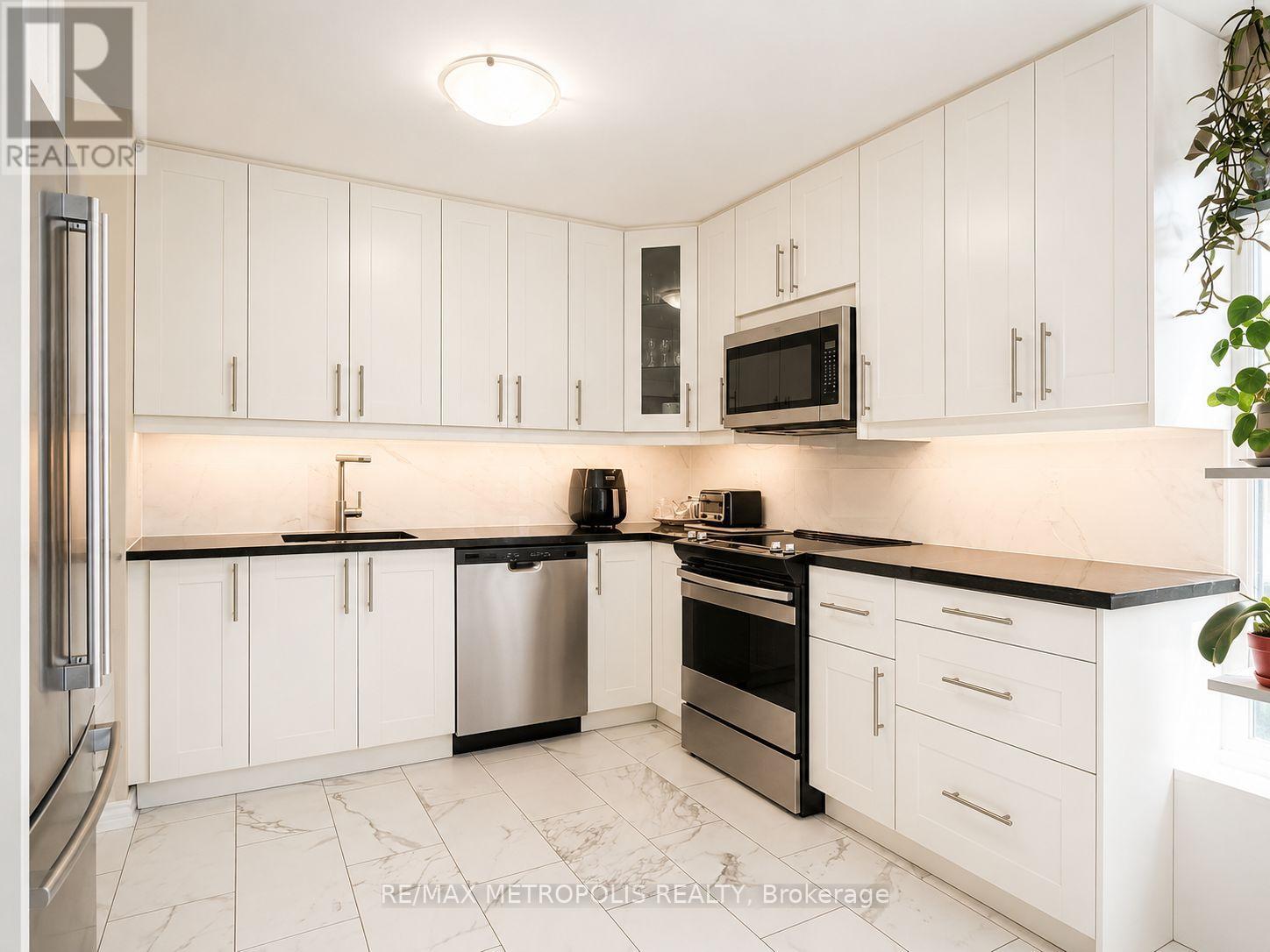 24 Enclave Mews, Toronto, Ontario  M3M 3J6 - Photo 22 - W13747064