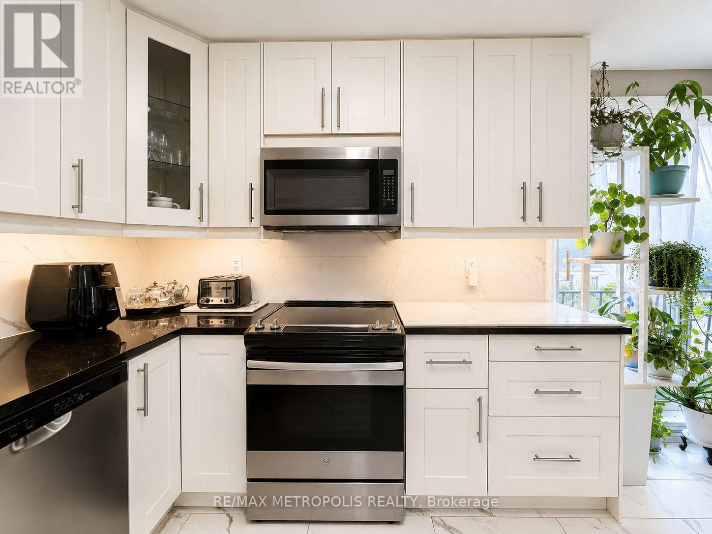 24 Enclave Mews, Toronto, Ontario  M3M 3J6 - Photo 23 - W13747064