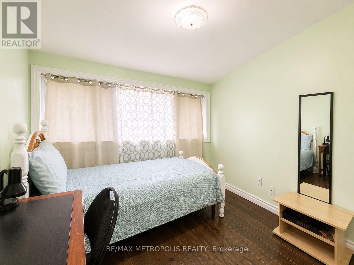 24 Enclave Mews, Toronto, Ontario  M3M 3J6 - Photo 7 - W13747064