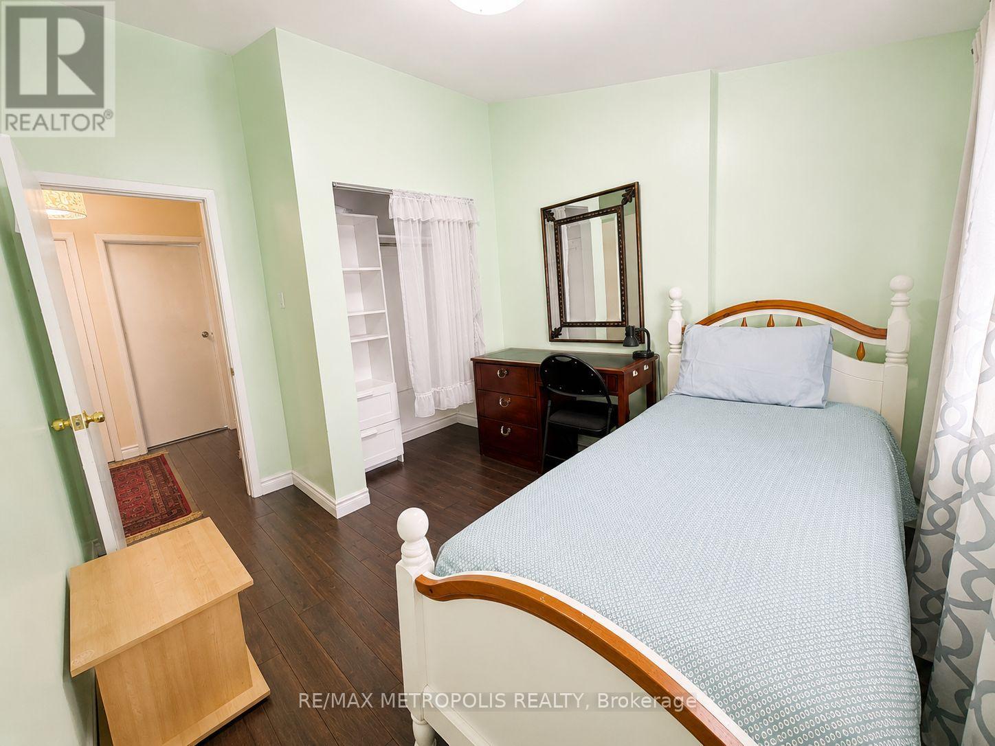 24 Enclave Mews, Toronto, Ontario  M3M 3J6 - Photo 8 - W13747064