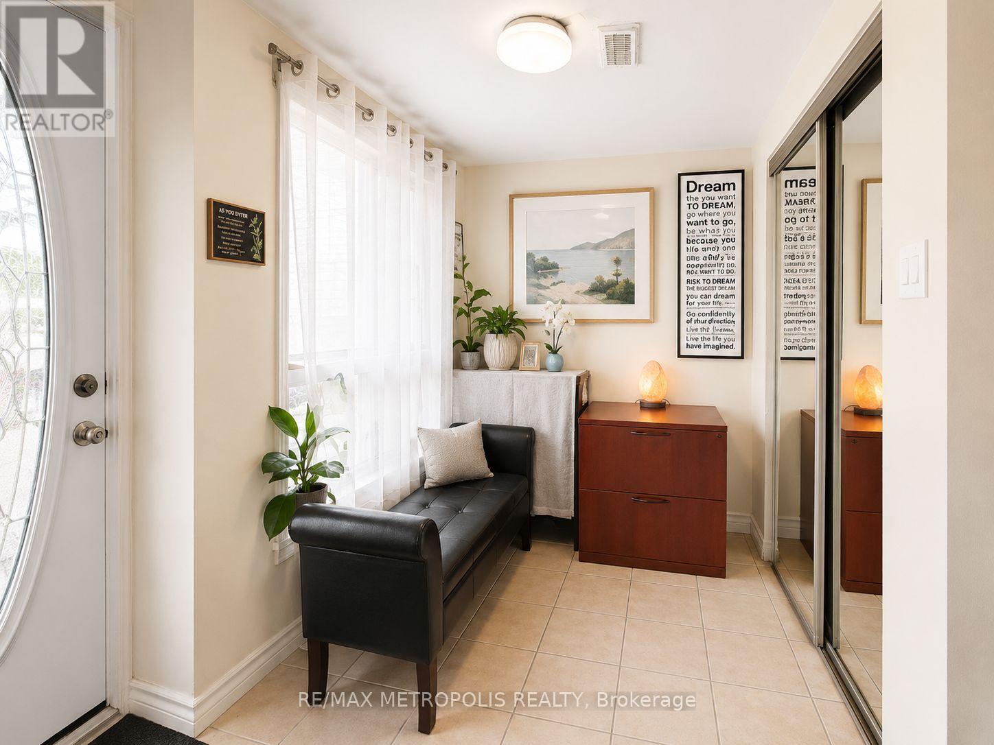24 Enclave Mews, Toronto, Ontario  M3M 3J6 - Photo 9 - W13747064
