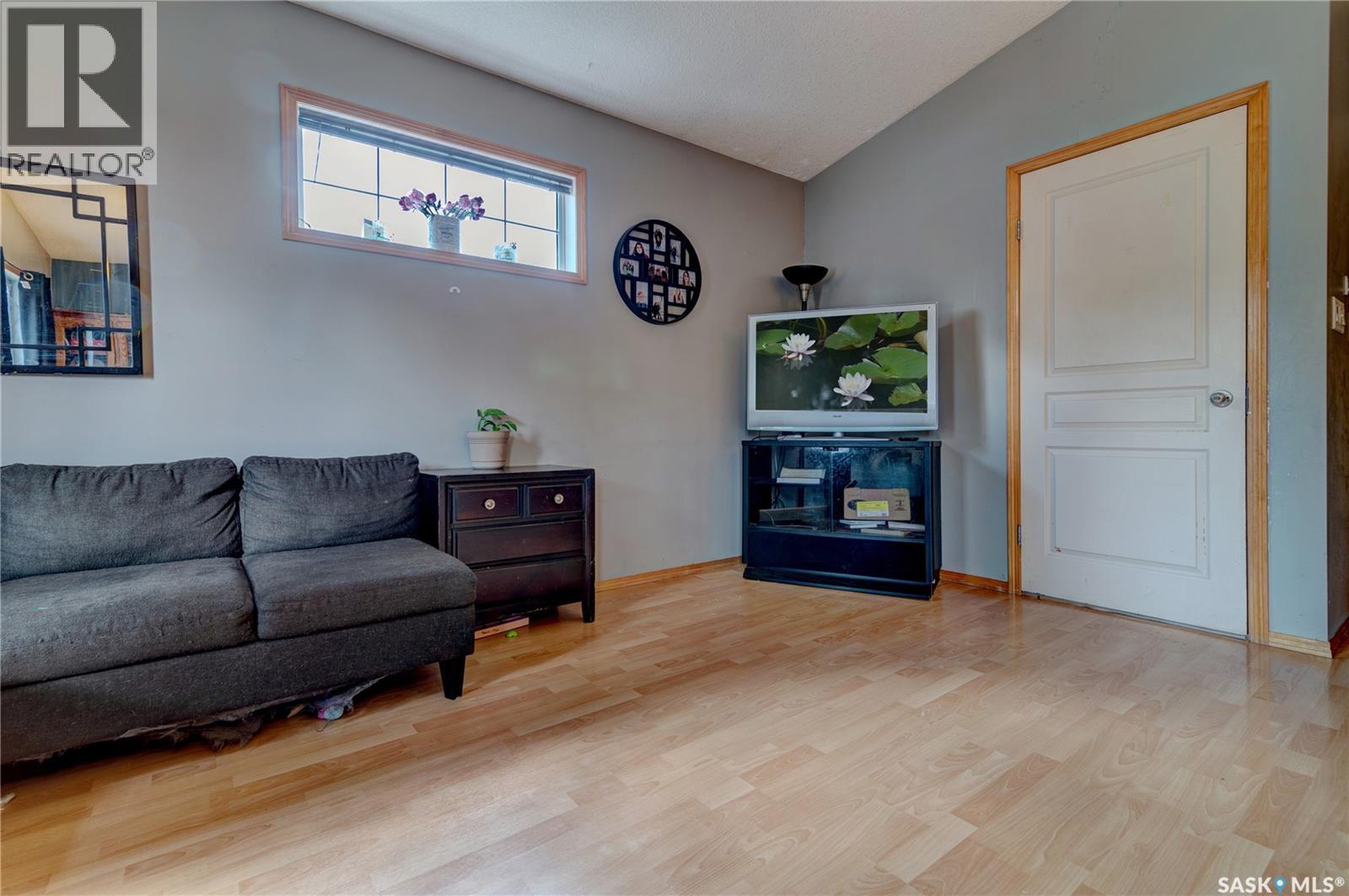 908 Connaught Street, Regina, Saskatchewan  S4T 4S6 - Photo 3 - SK047611