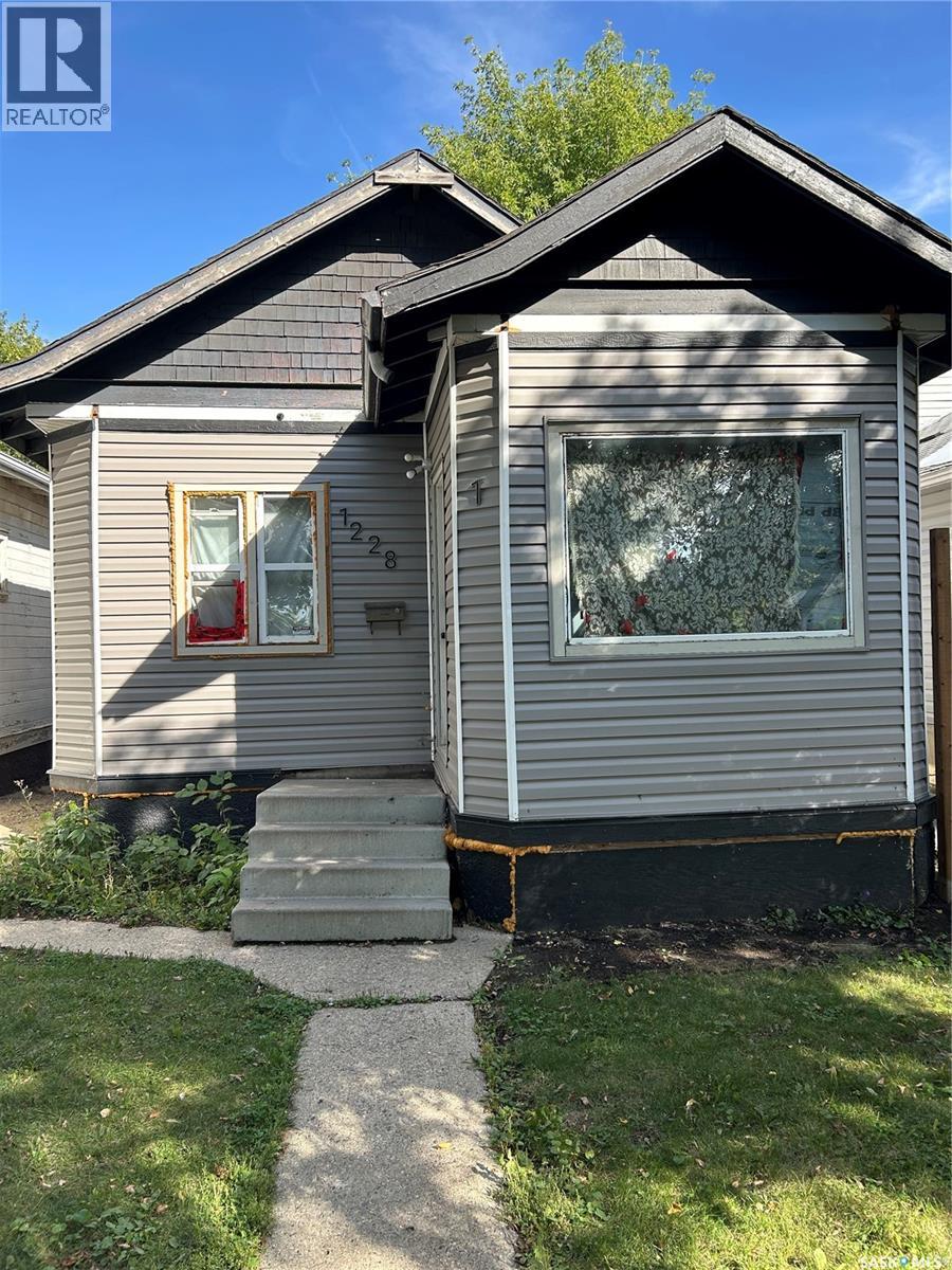1228 G Avenue N, Saskatoon, Saskatchewan  S7L 2A4 - Photo 1 - SK047607