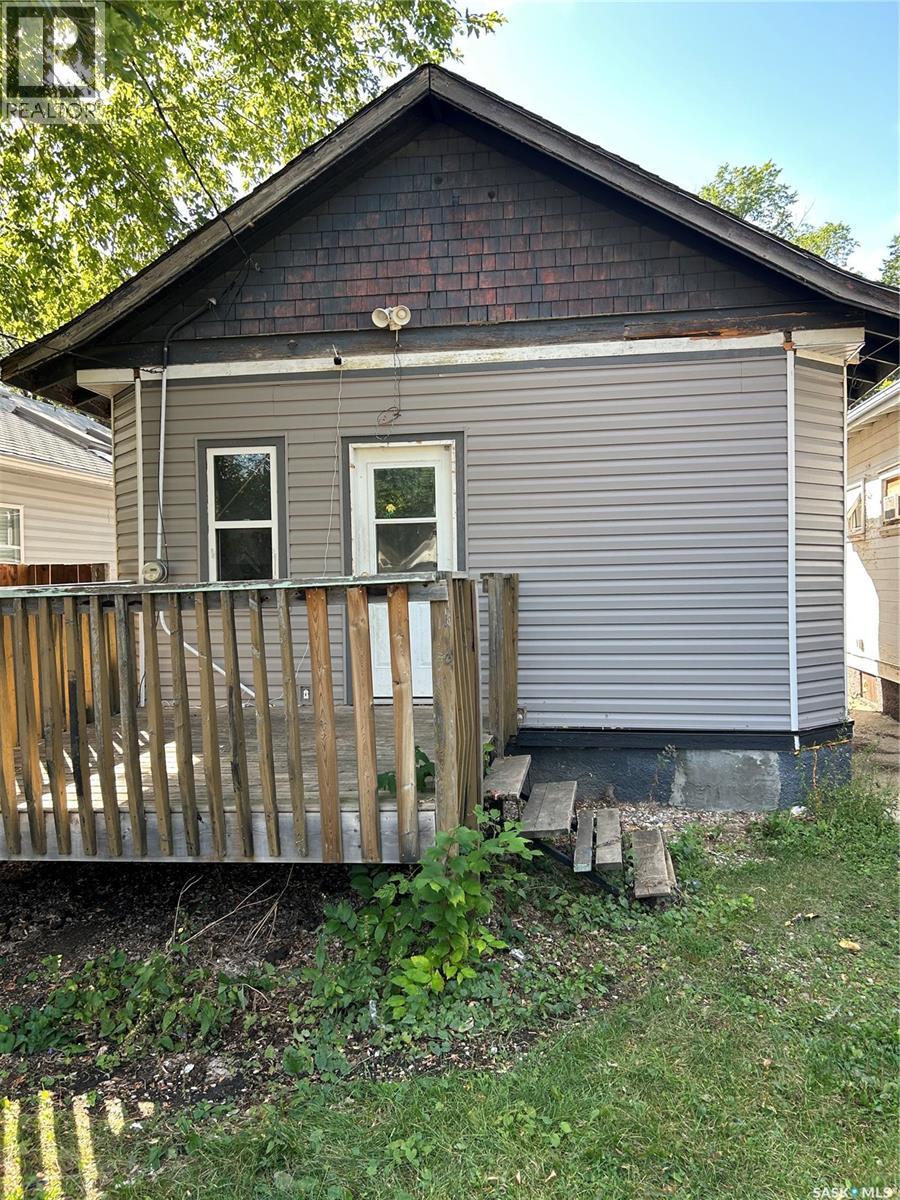 1228 G Avenue N, Saskatoon, Saskatchewan  S7L 2A4 - Photo 2 - SK047607