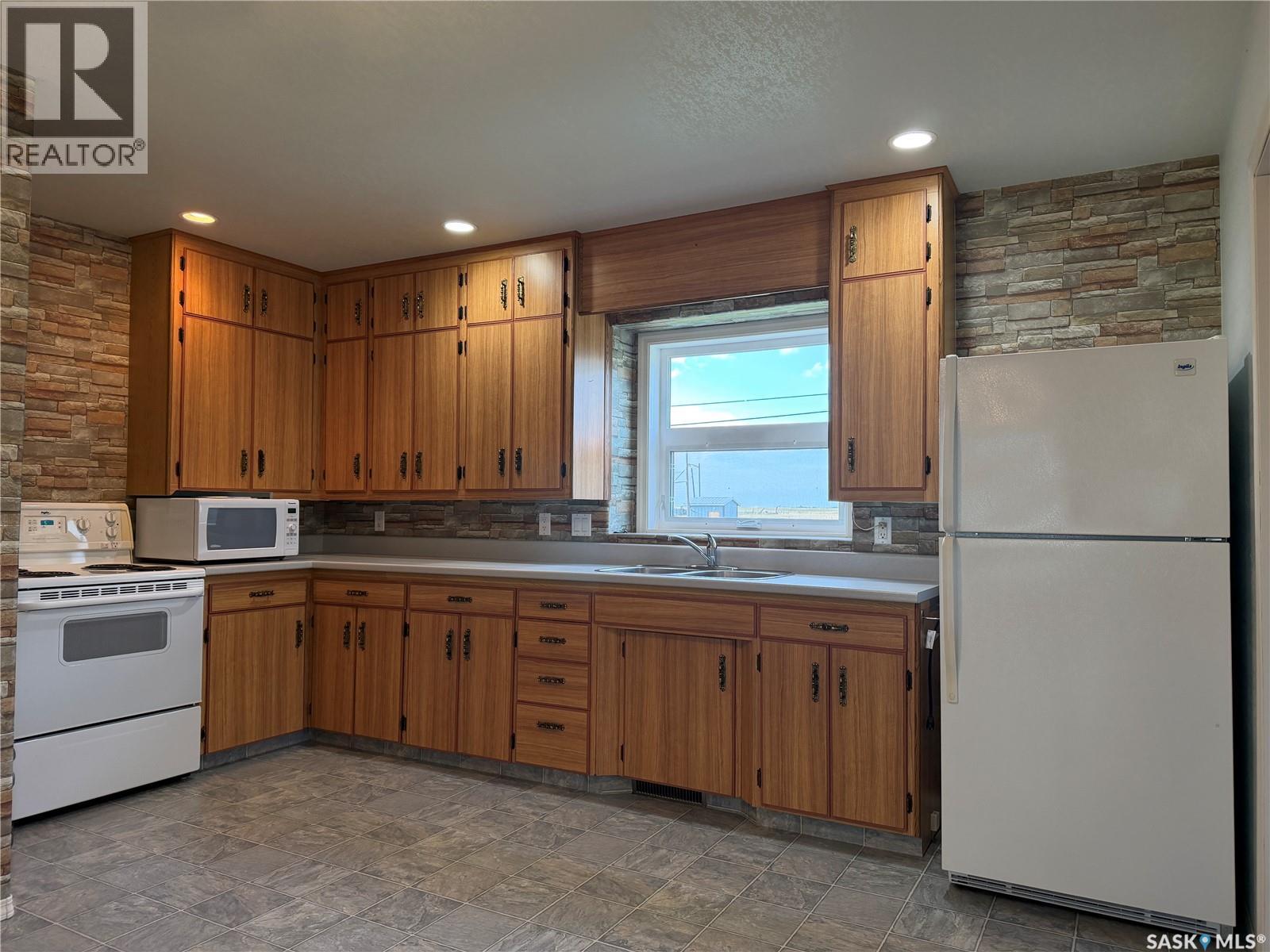 2 Railway Avenue, Dafoe, Saskatchewan  S0K 1C0 - Photo 2 - SK047549