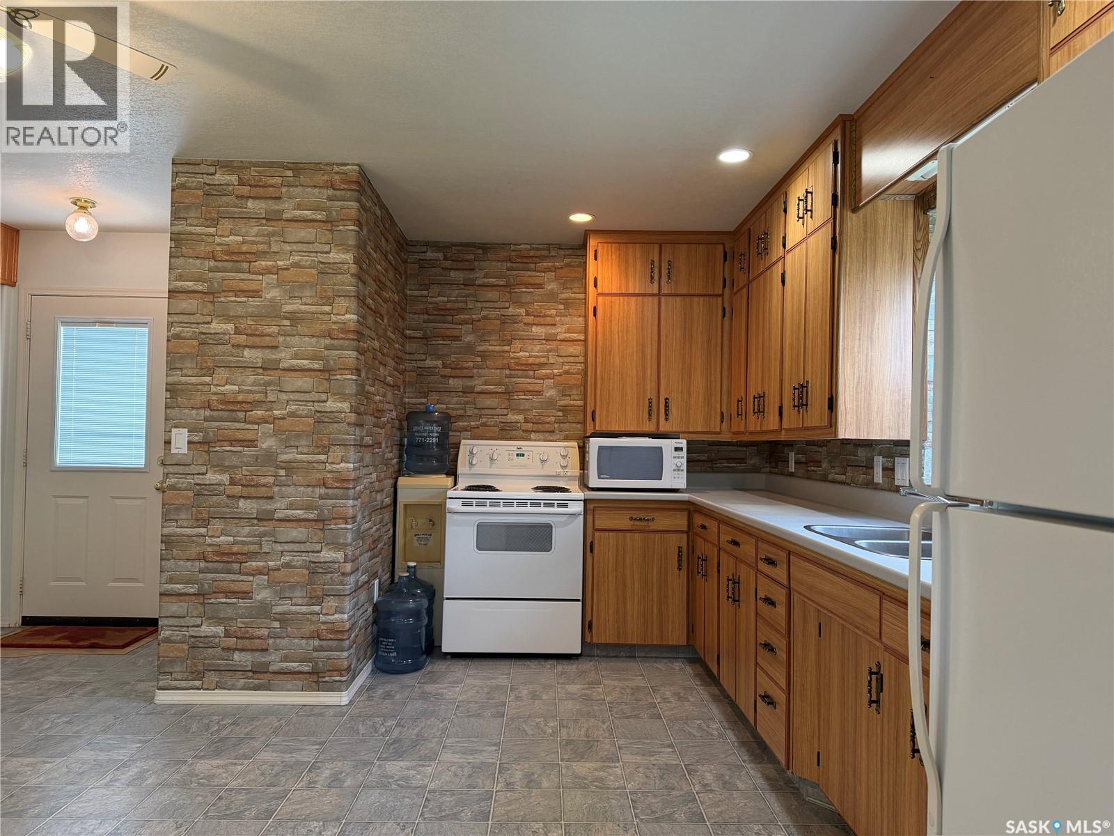 2 Railway Avenue, Dafoe, Saskatchewan  S0K 1C0 - Photo 3 - SK047549