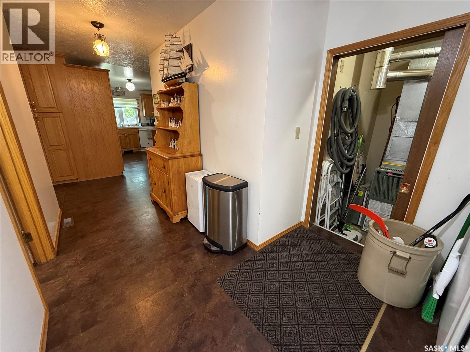 1849 Eaglesham Avenue, Weyburn, Saskatchewan  S4H 3A6 - Photo 19 - SK047517