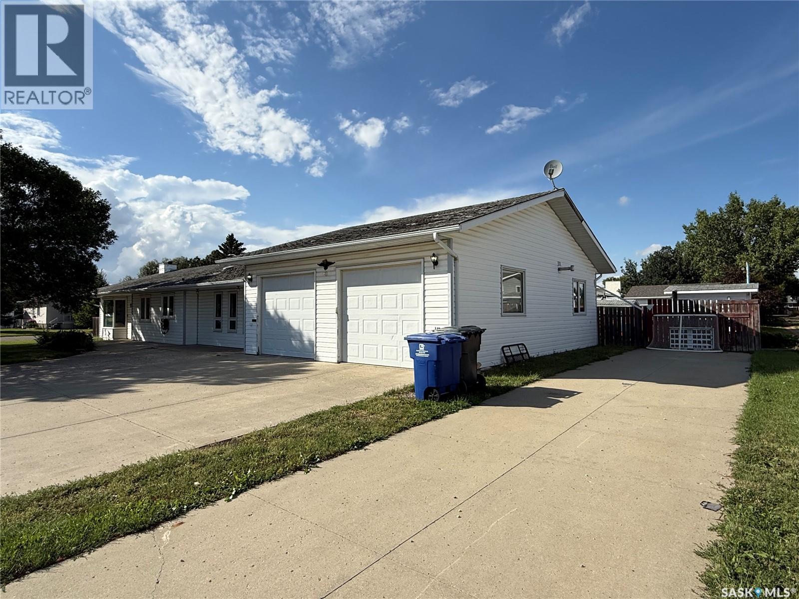 1849 Eaglesham Avenue, Weyburn, Saskatchewan  S4H 3A6 - Photo 3 - SK047517