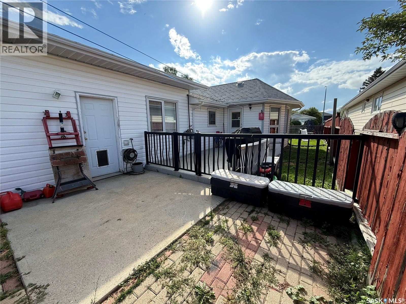 1849 Eaglesham Avenue, Weyburn, Saskatchewan  S4H 3A6 - Photo 4 - SK047517