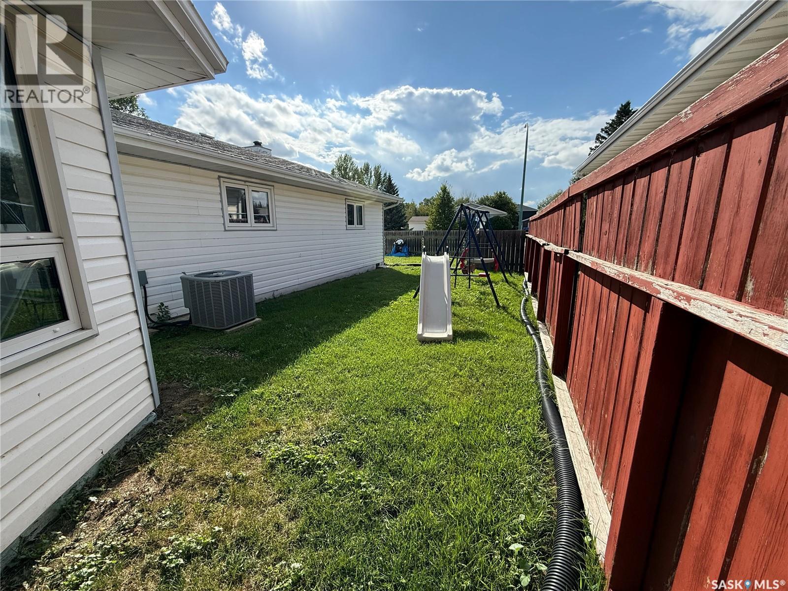 1849 Eaglesham Avenue, Weyburn, Saskatchewan  S4H 3A6 - Photo 5 - SK047517