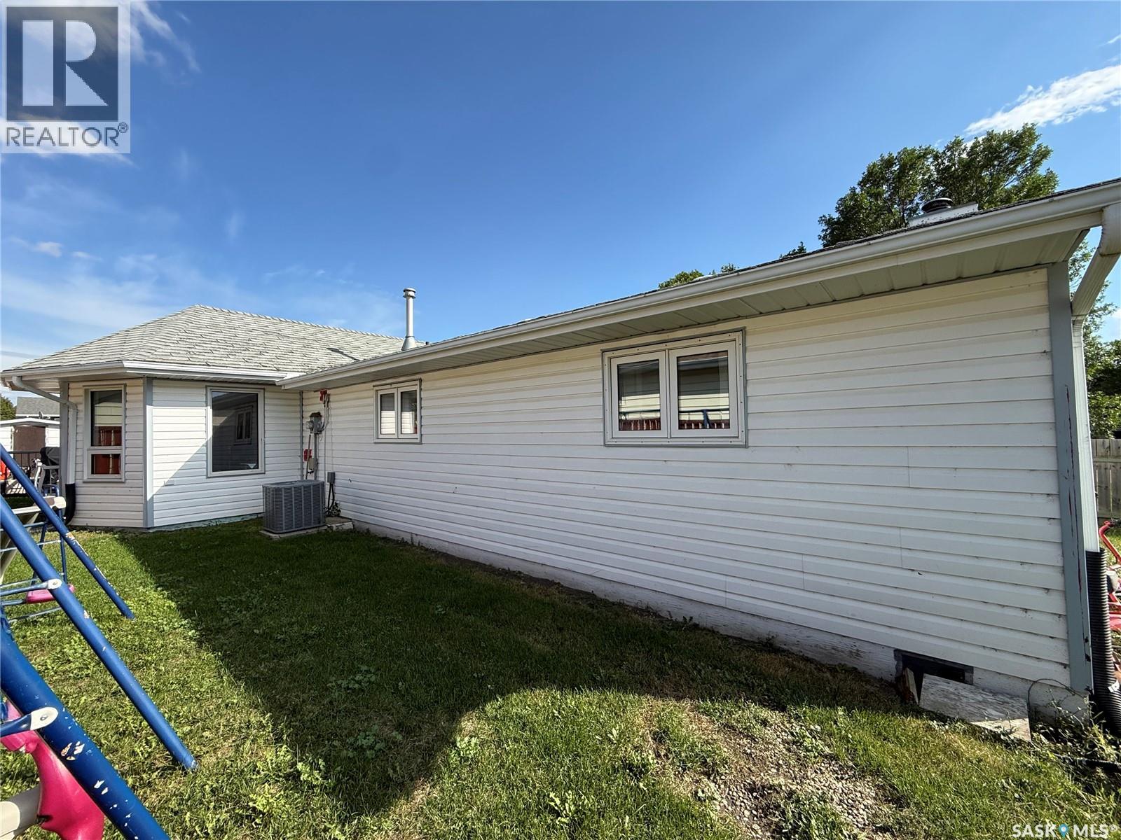 1849 Eaglesham Avenue, Weyburn, Saskatchewan  S4H 3A6 - Photo 7 - SK047517