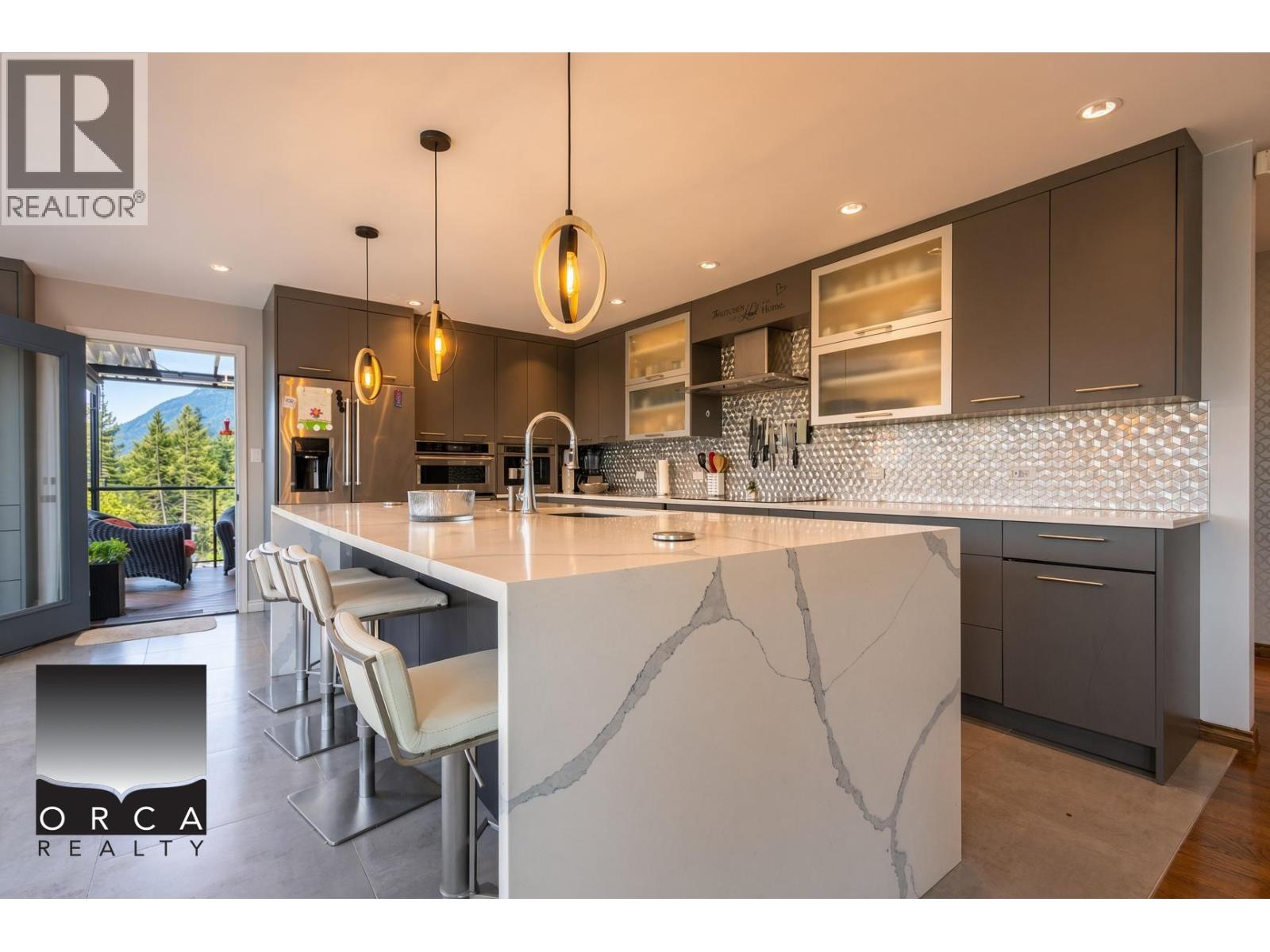 325 Kevin Grove Way, Lions Bay, British Columbia  V0N 2E0 - Photo 3 - R3161467