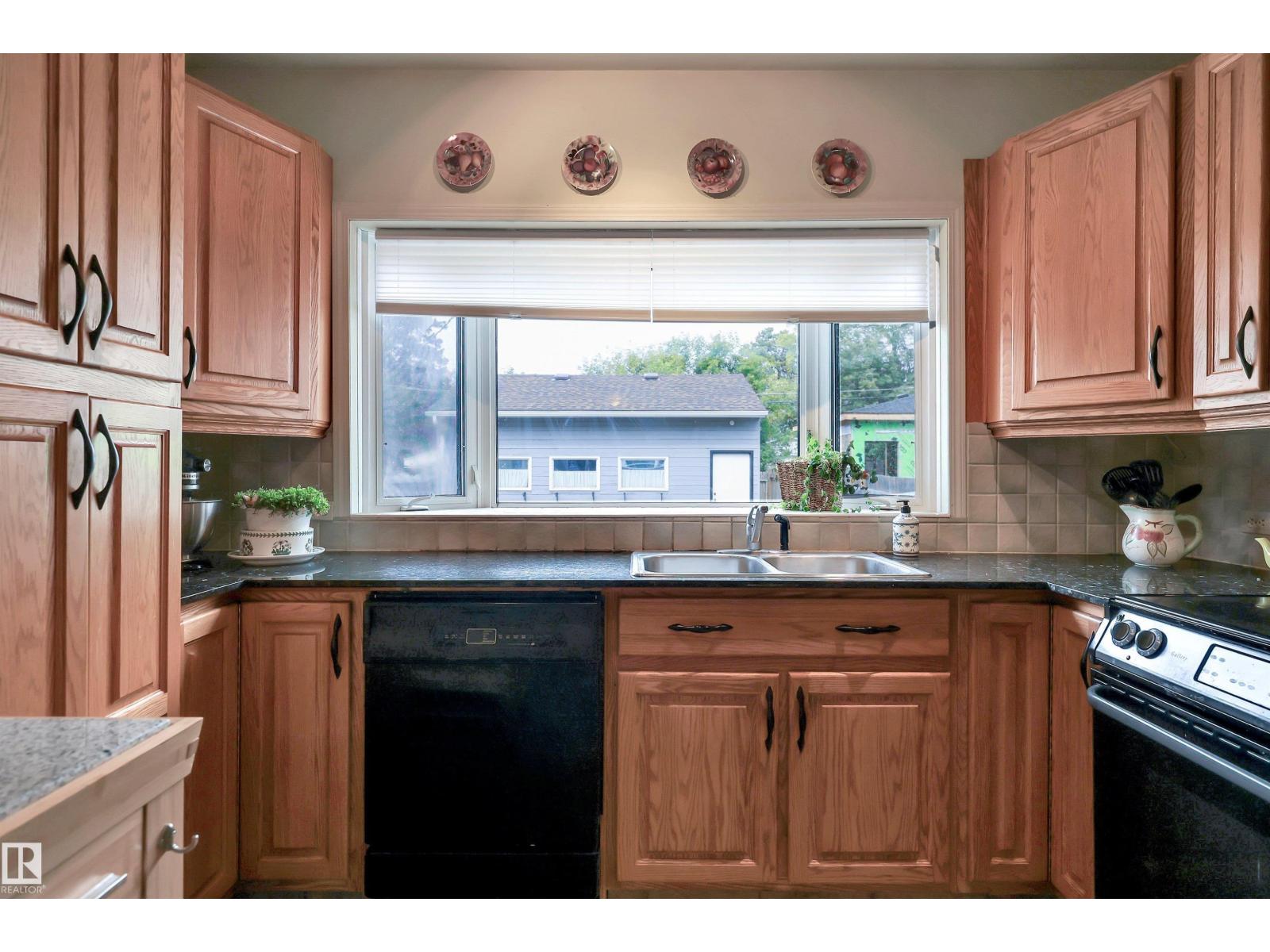 10524 75 Av NW, Edmonton, Alberta  T6E 1J4 - Photo 16 - E4507186