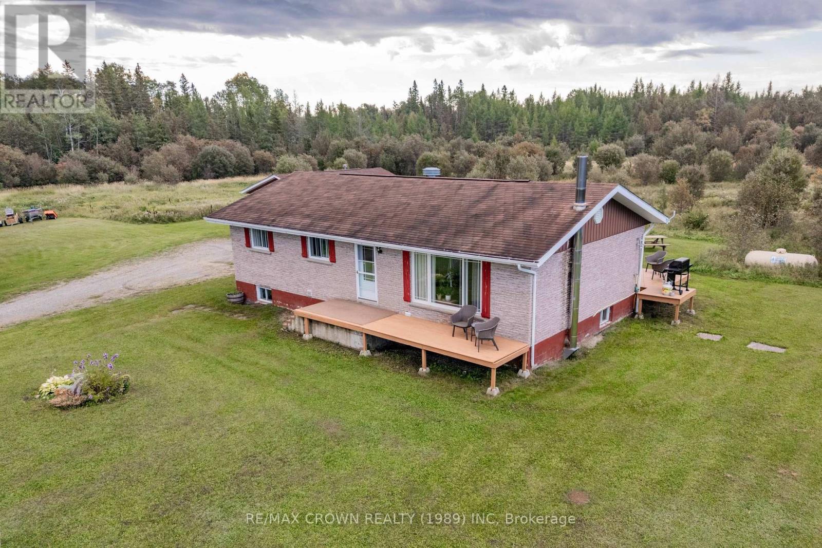12 St Joseph Road, Kapuskasing, Ontario  P0L 1V0 - Photo 2 - T13747128