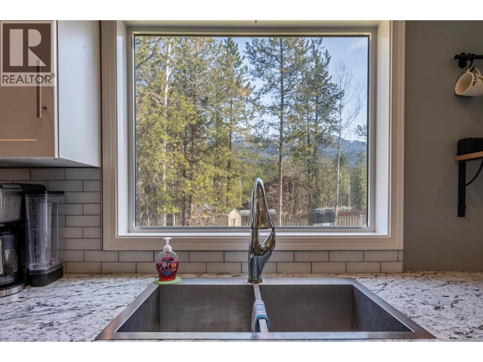 1424 Deer Ridge Road, Golden, British Columbia  V0A 1H1 - Photo 17 - 10376060