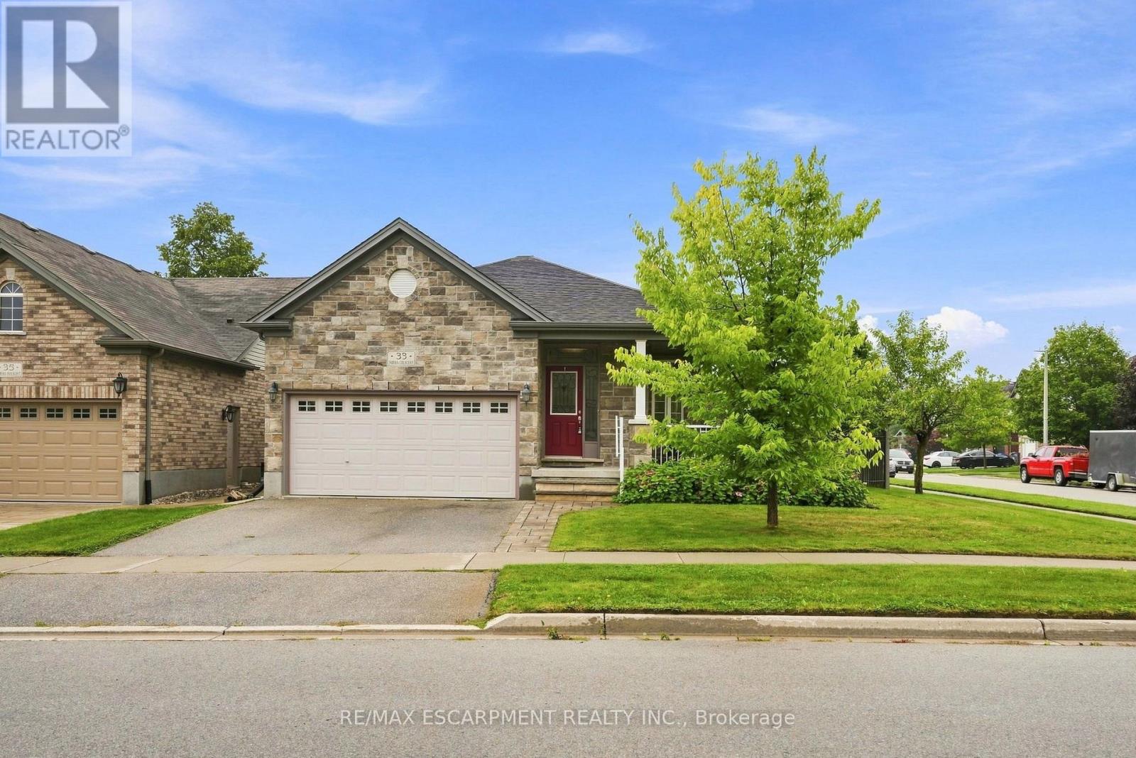 33 NORMA CRESCENT, Guelph, Ontario