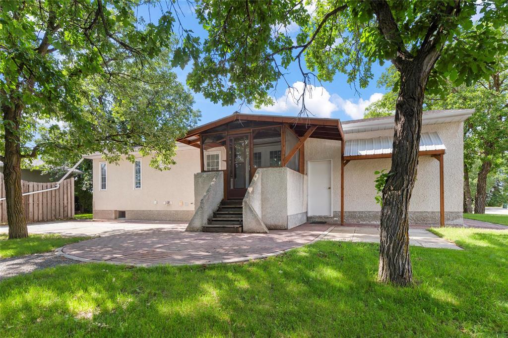 258 Southwood Street, Grunthal, Manitoba  R0A 0R0 - Photo 17 - 202622263