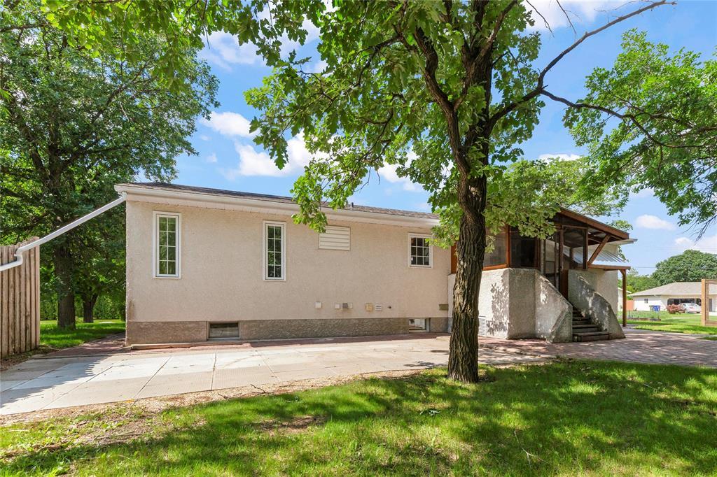 258 Southwood Street, Grunthal, Manitoba  R0A 0R0 - Photo 18 - 202622263