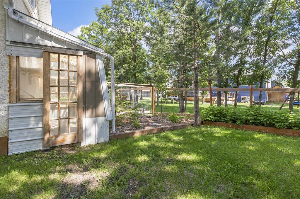 258 Southwood Street, Grunthal, Manitoba  R0A 0R0 - Photo 19 - 202622263