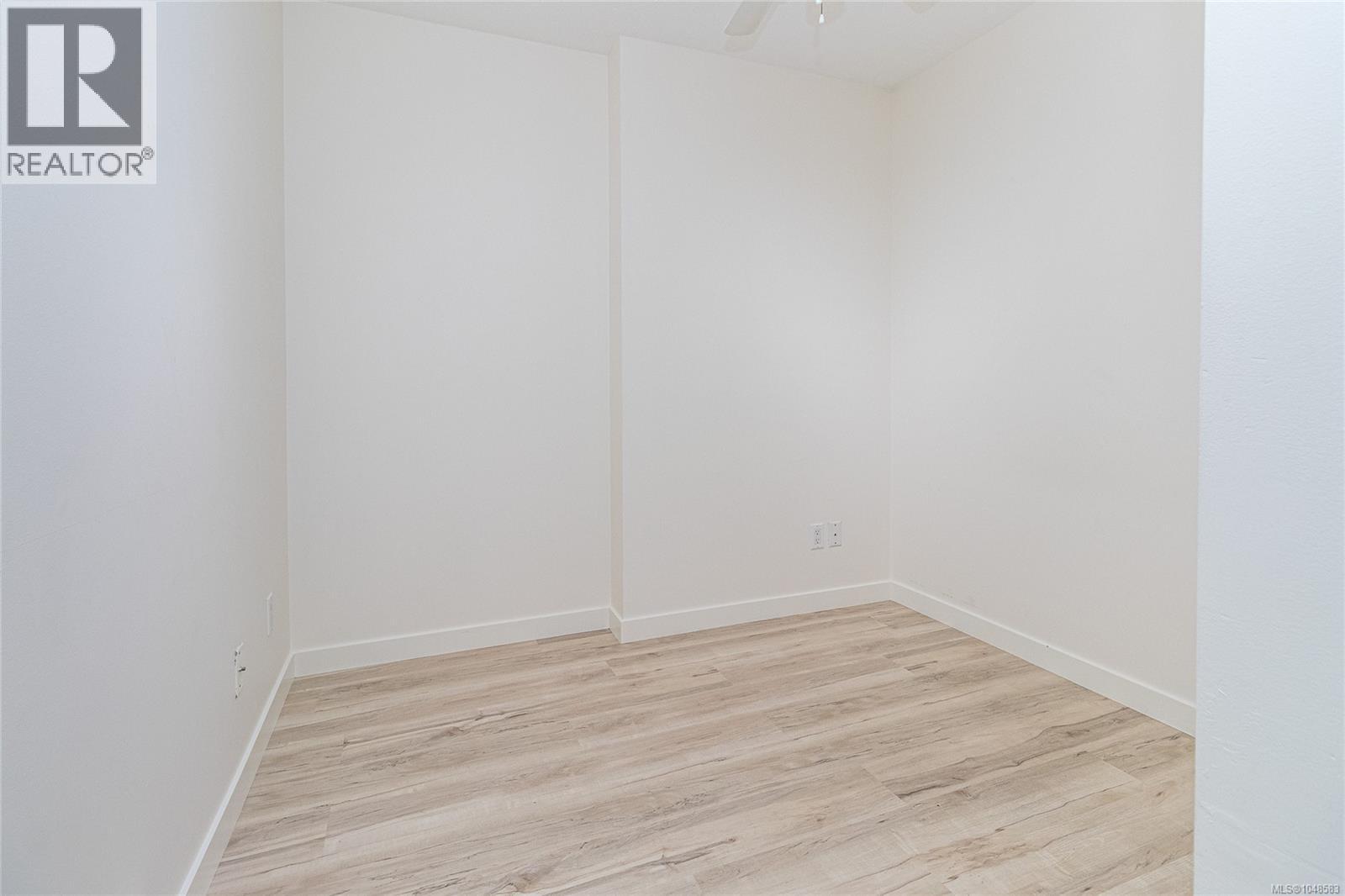 106 1015 Johnson St, Victoria, British Columbia  V8V 3N6 - Photo 34 - 1048583