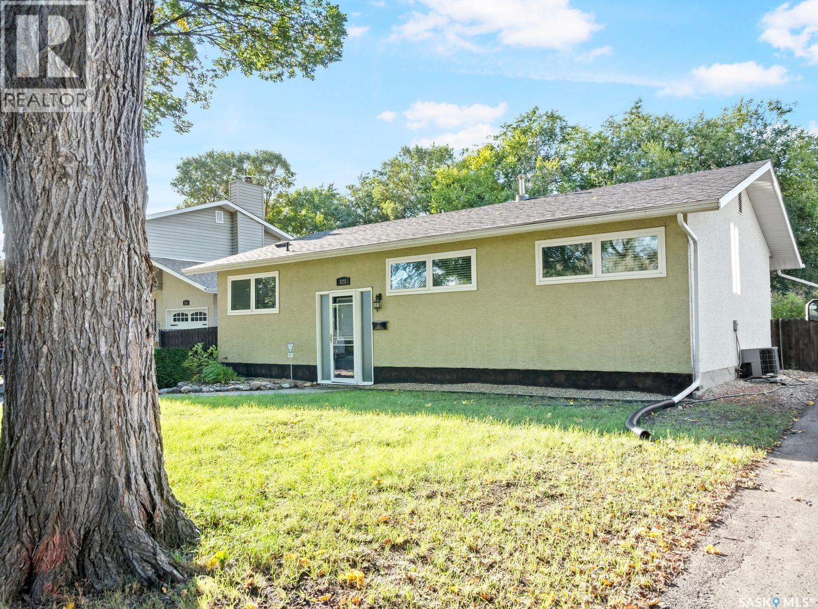 828 Shannon Road, Regina, Saskatchewan  S4S 5K2 - Photo 2 - SK047609
