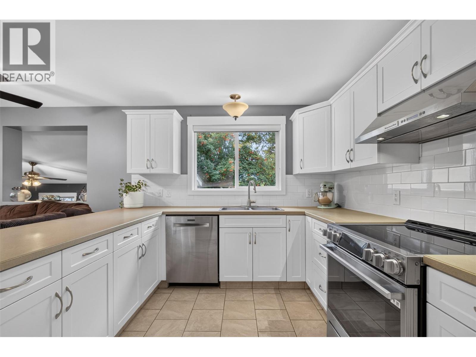 1659 Santa Rosa Road, Christina Lake, British Columbia  V0H 1E3 - Photo 4 - 10398775