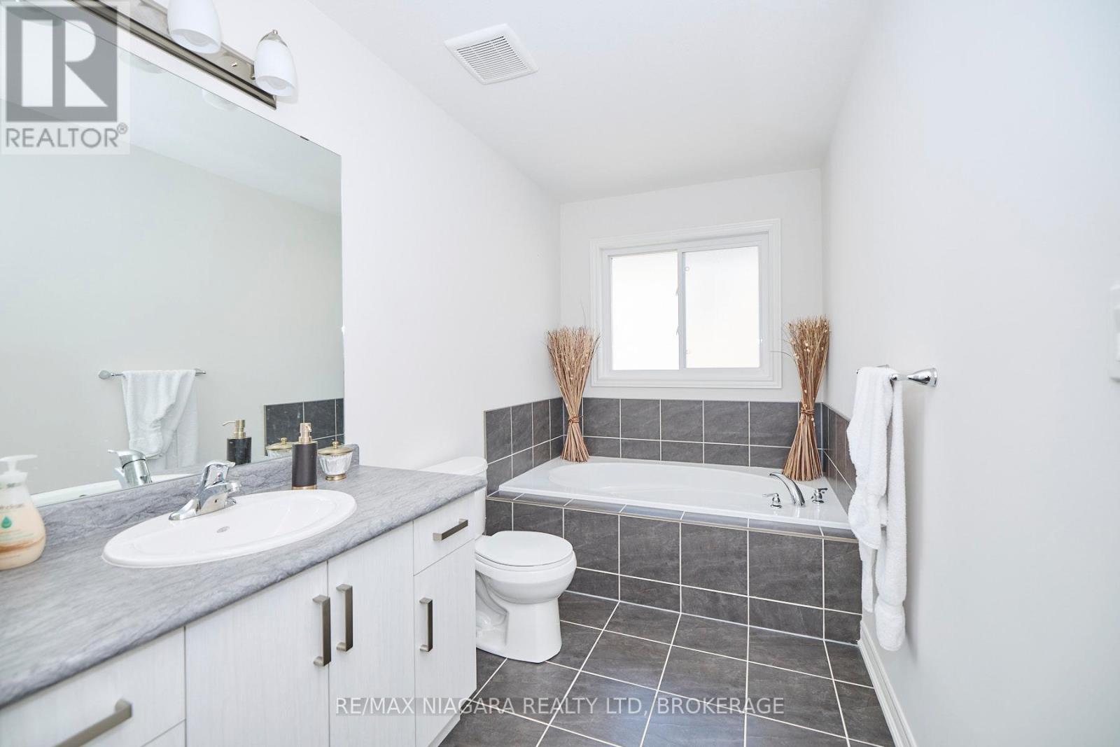 3595 Carolina Court, Fort Erie (Ridgeway), Ontario  L0S 1N0 - Photo 18 - X13535532