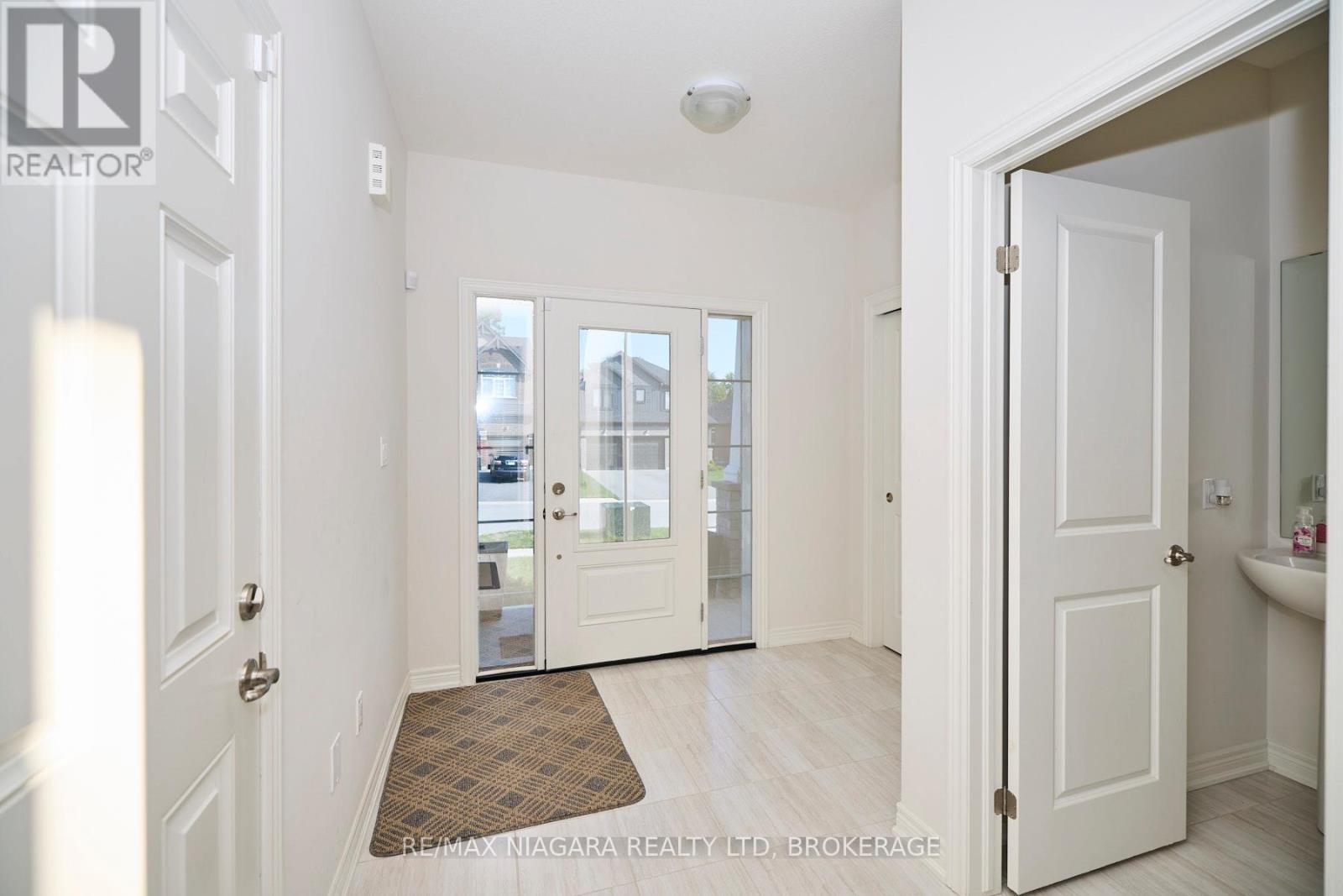 3595 Carolina Court, Fort Erie (Ridgeway), Ontario  L0S 1N0 - Photo 4 - X13535532