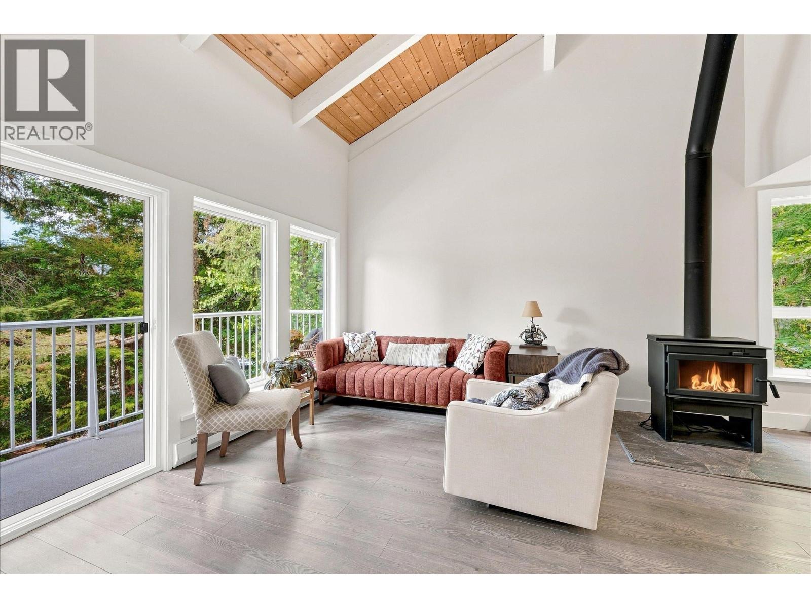 3015 Alpine Crescent, Whistler, British Columbia  V8E 0B8 - Photo 4 - R3161658