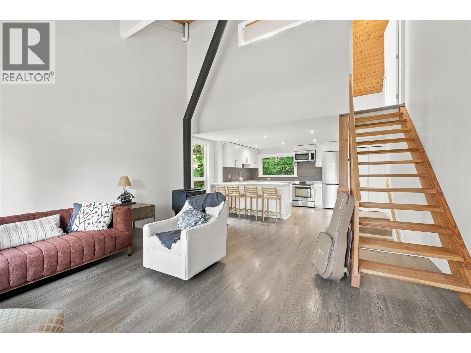 3015 Alpine Crescent, Whistler, British Columbia  V8E 0B8 - Photo 1 - R3161658
