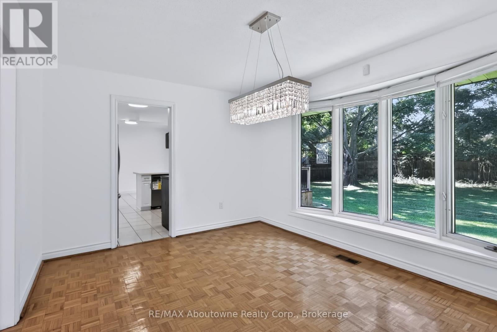 30 Birkbank Drive, Oakville, Ontario  L6J 4Y9 - Photo 11 - W13747286