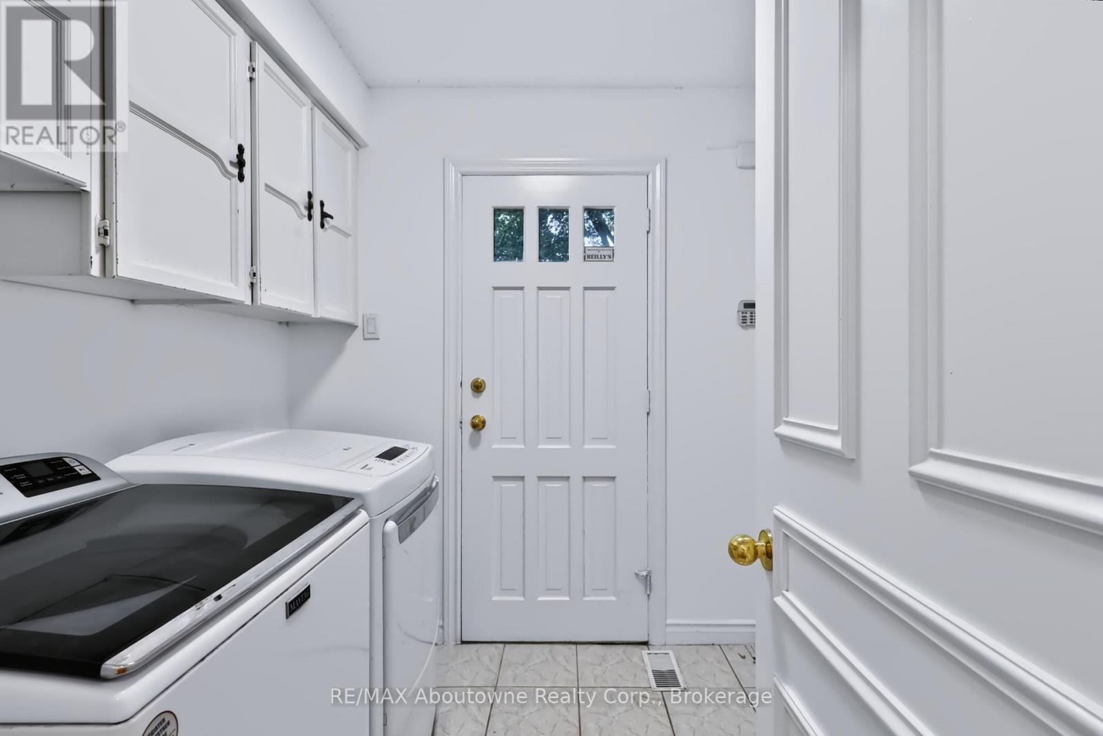 30 Birkbank Drive, Oakville, Ontario  L6J 4Y9 - Photo 17 - W13747286