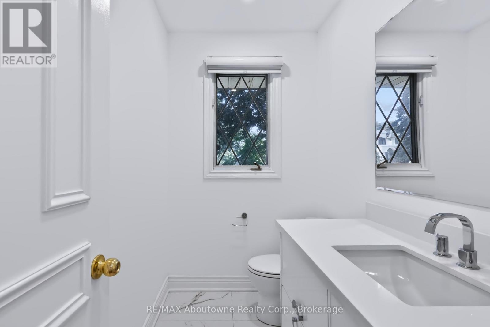 30 Birkbank Drive, Oakville, Ontario  L6J 4Y9 - Photo 18 - W13747286
