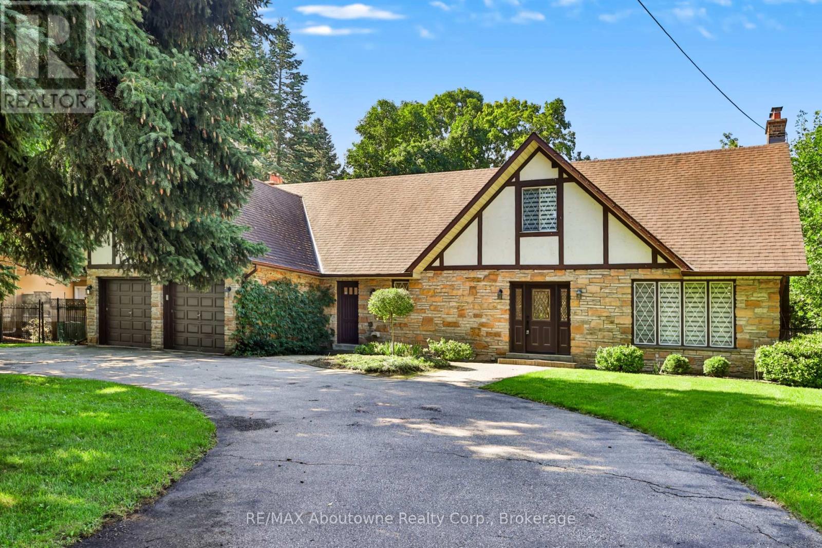 30 Birkbank Drive, Oakville, Ontario  L6J 4Y9 - Photo 2 - W13747286