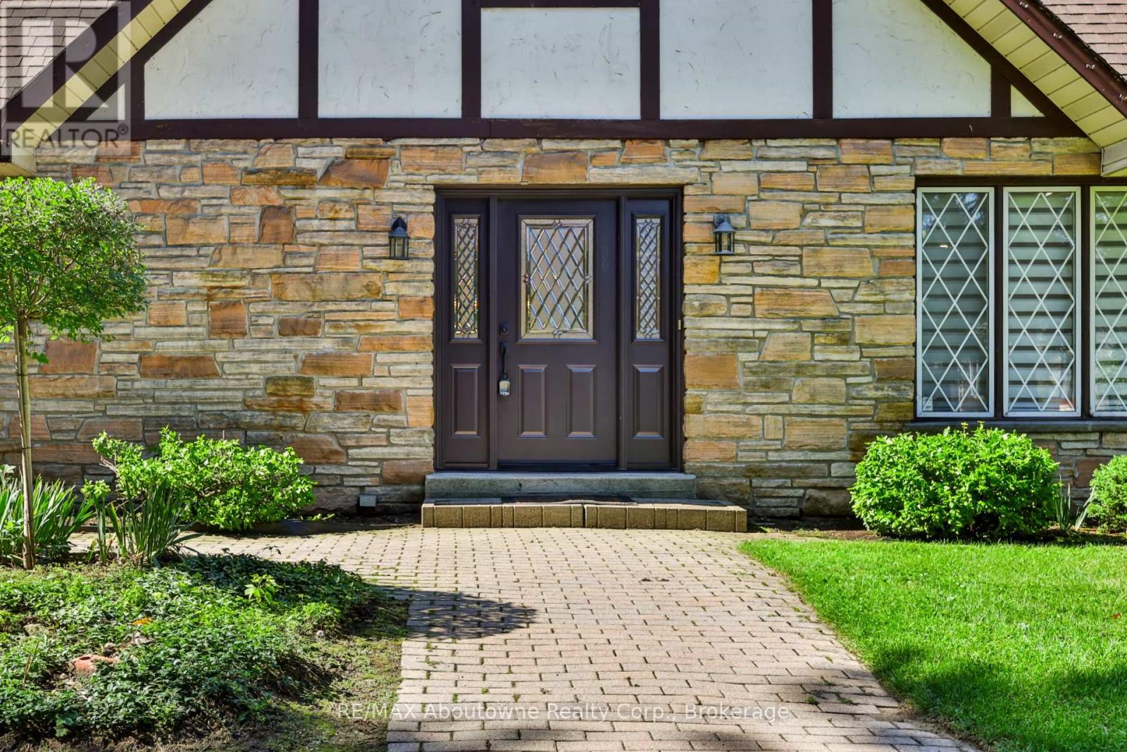 30 Birkbank Drive, Oakville, Ontario  L6J 4Y9 - Photo 4 - W13747286