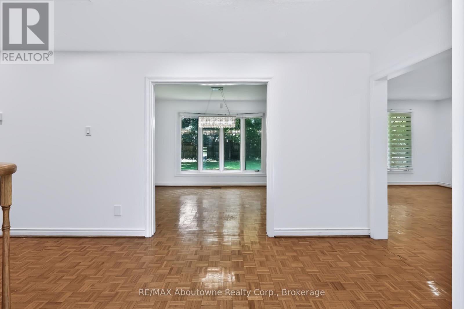 30 Birkbank Drive, Oakville, Ontario  L6J 4Y9 - Photo 6 - W13747286